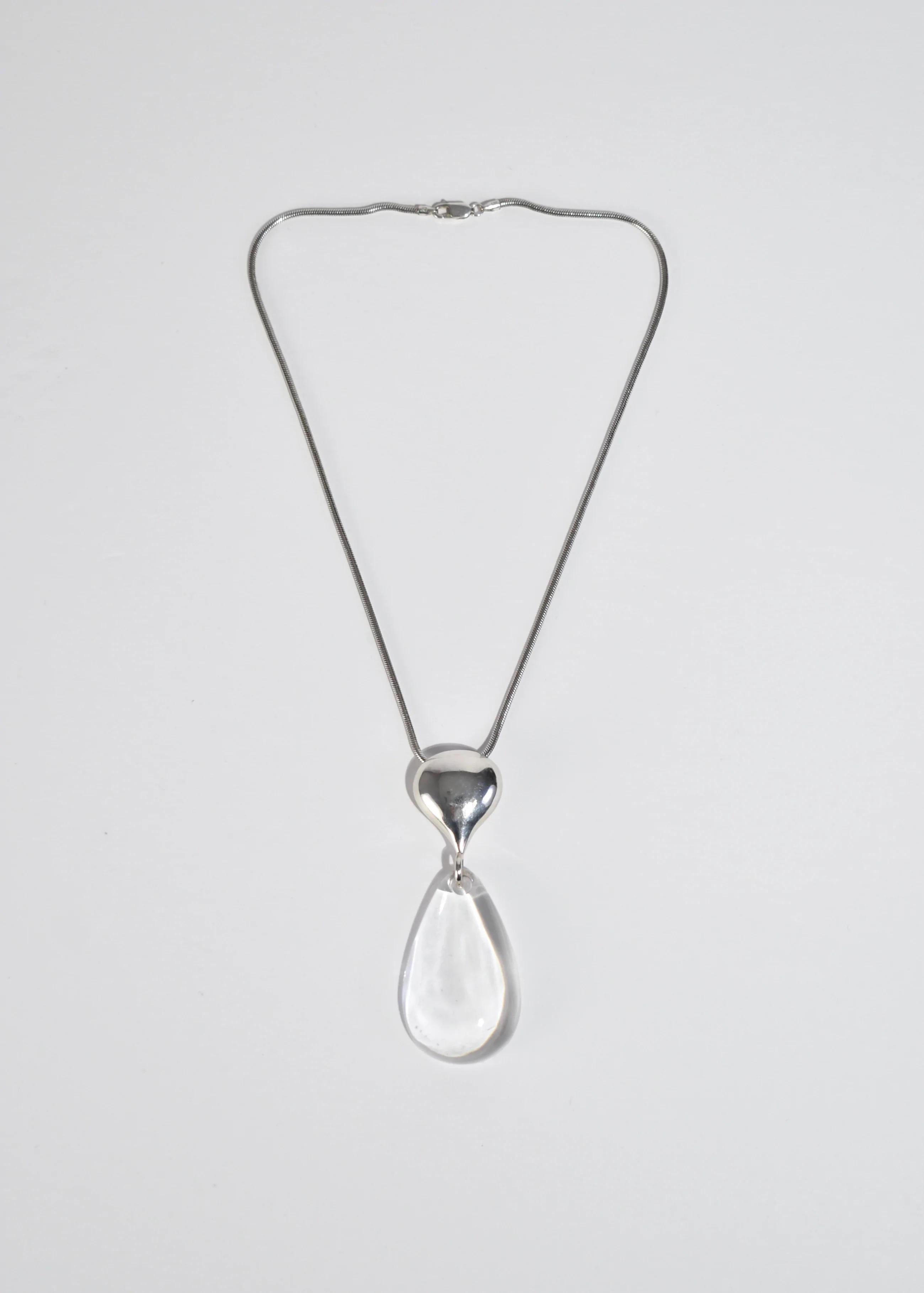 Stunning vintage silver pendant necklace with oversized lucite detail set on a snake chain. Stamped Bayanihan 925.

Material: Sterling silver, lucite.