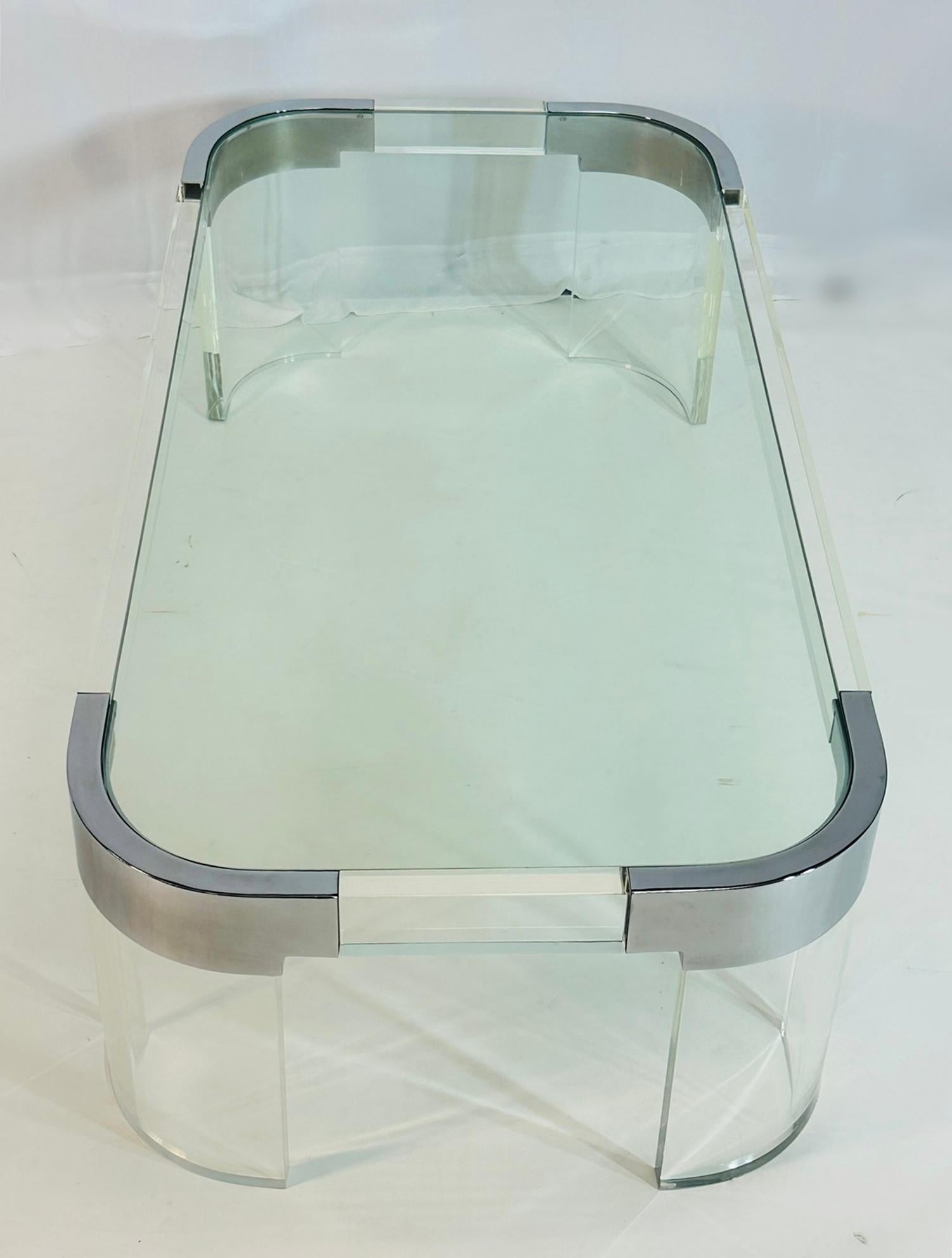 Table basse en Lucite et nickel poli par Charles Hollis Jones Bon état - En vente à Los Angeles, CA