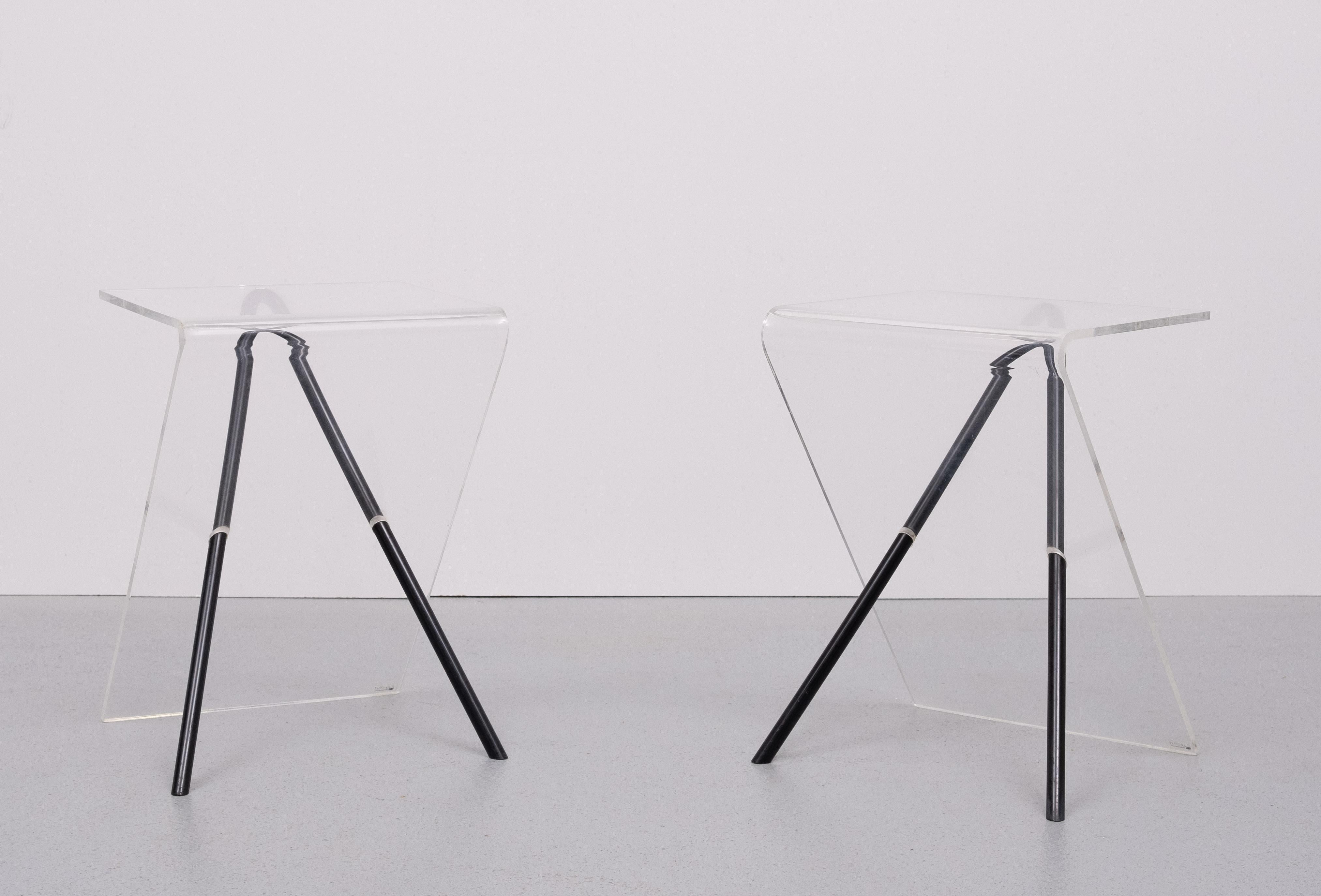 Tables d'appoint post-modernes Lucite  par  Lui Art/One Design/One Design  1980s en vente 4