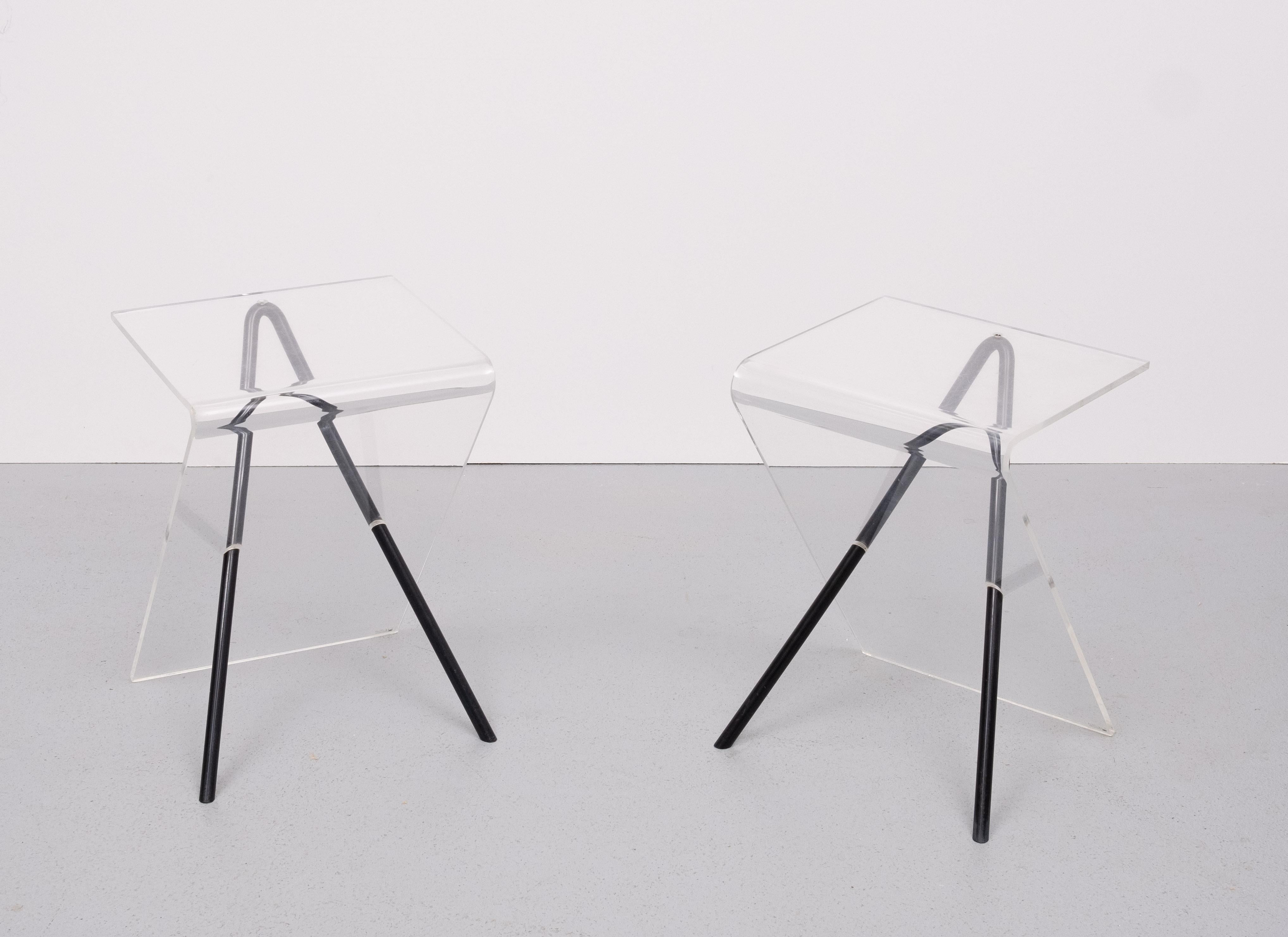 Tables d'appoint post-modernes Lucite  par  Lui Art/One Design/One Design  1980s en vente 1
