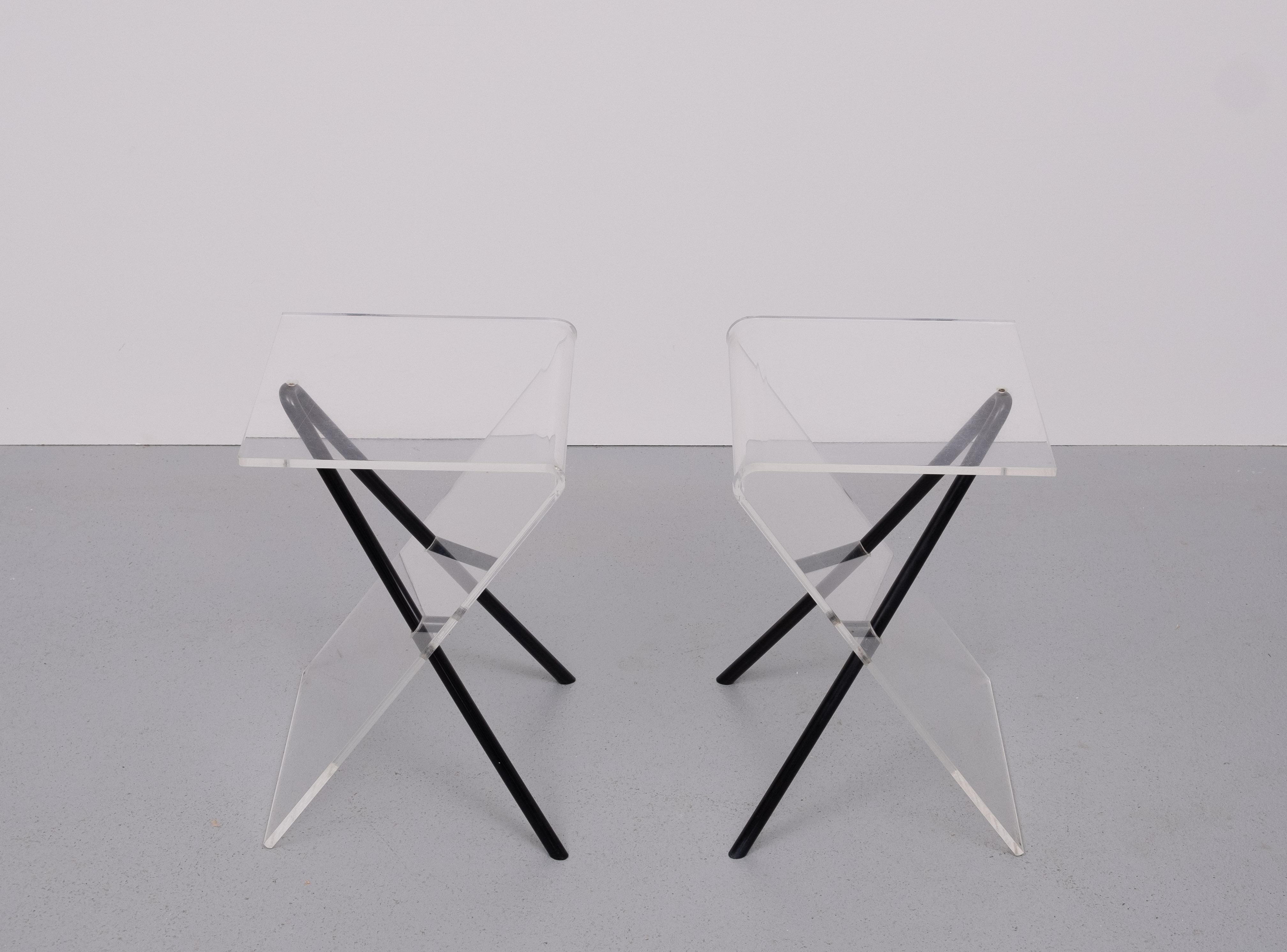 Tables d'appoint post-modernes Lucite  par  Lui Art/One Design/One Design  1980s en vente 2
