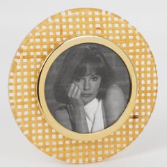 Cadre en lucite, rotin et aluminium doré, Italie vers 1970
