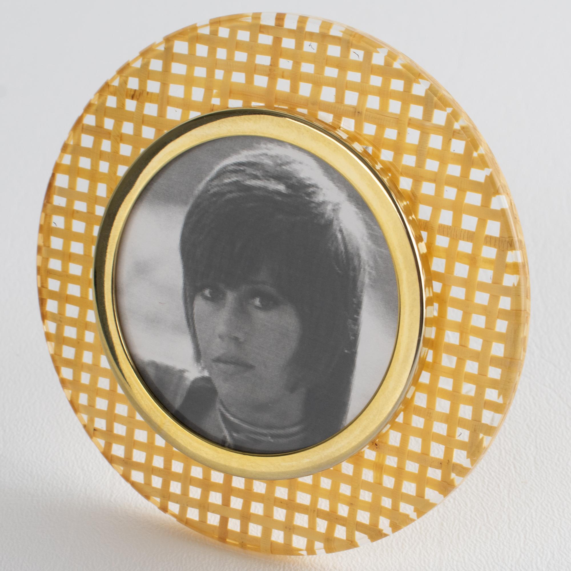 Mid-Century Modern Cadre en lucite, rotin et aluminium doré, Italie vers 1970 en vente