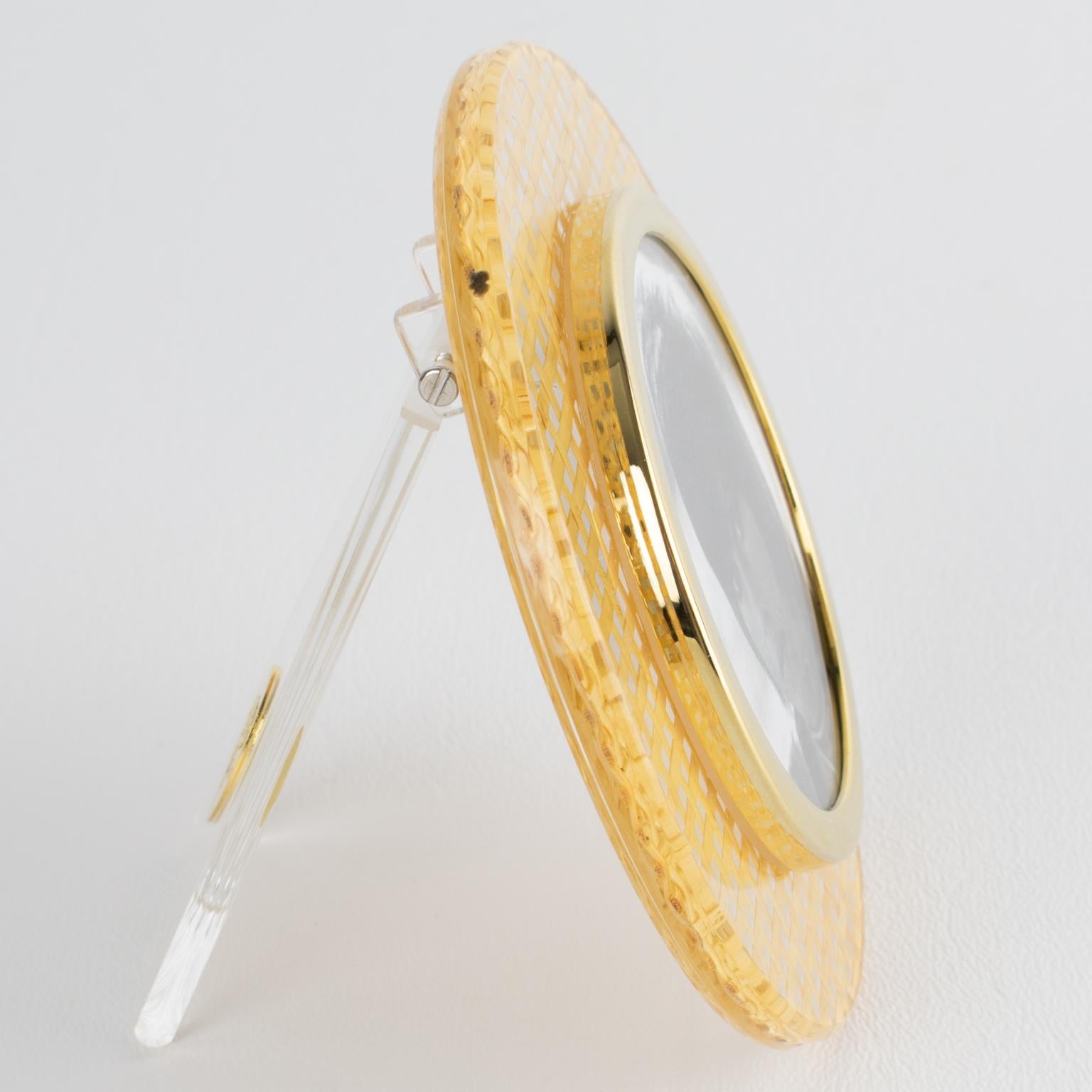 Cadre en lucite, rotin et aluminium doré, Italie vers 1970 Excellent état - En vente à Atlanta, GA