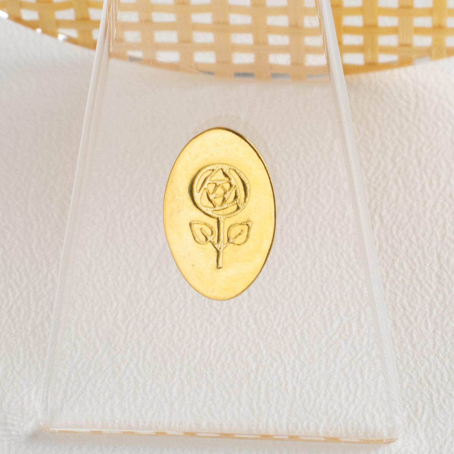 Fin du 20e siècle Cadre en lucite, rotin et aluminium doré, Italie vers 1970 en vente