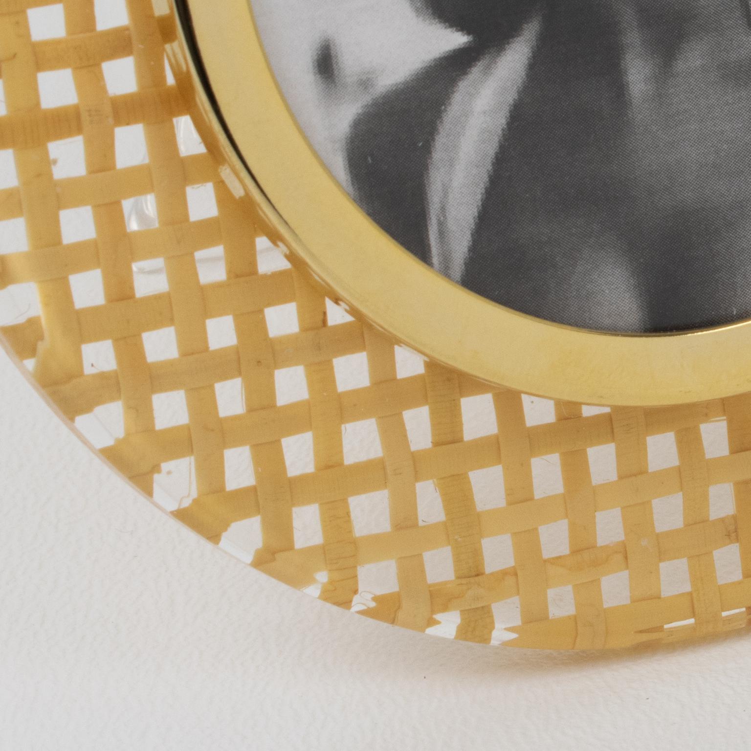 Fine XX secolo Cornice in lucite, rattan e metallo dorato, Italia, anni '70 in vendita