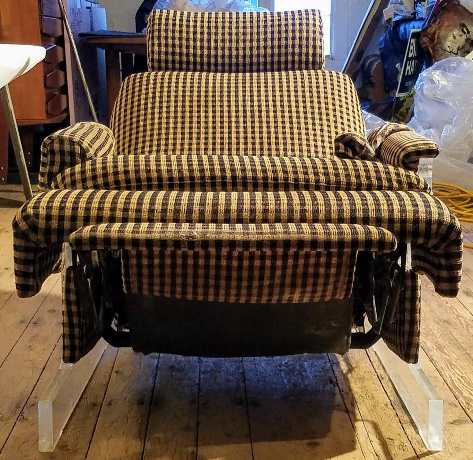 Classic recliner / lounge chair.
Well built, adjustable positioning, the head rest pops up once the chair is fully reclined.
Really comfortable.
The chair extends from 35 to 58 inches.