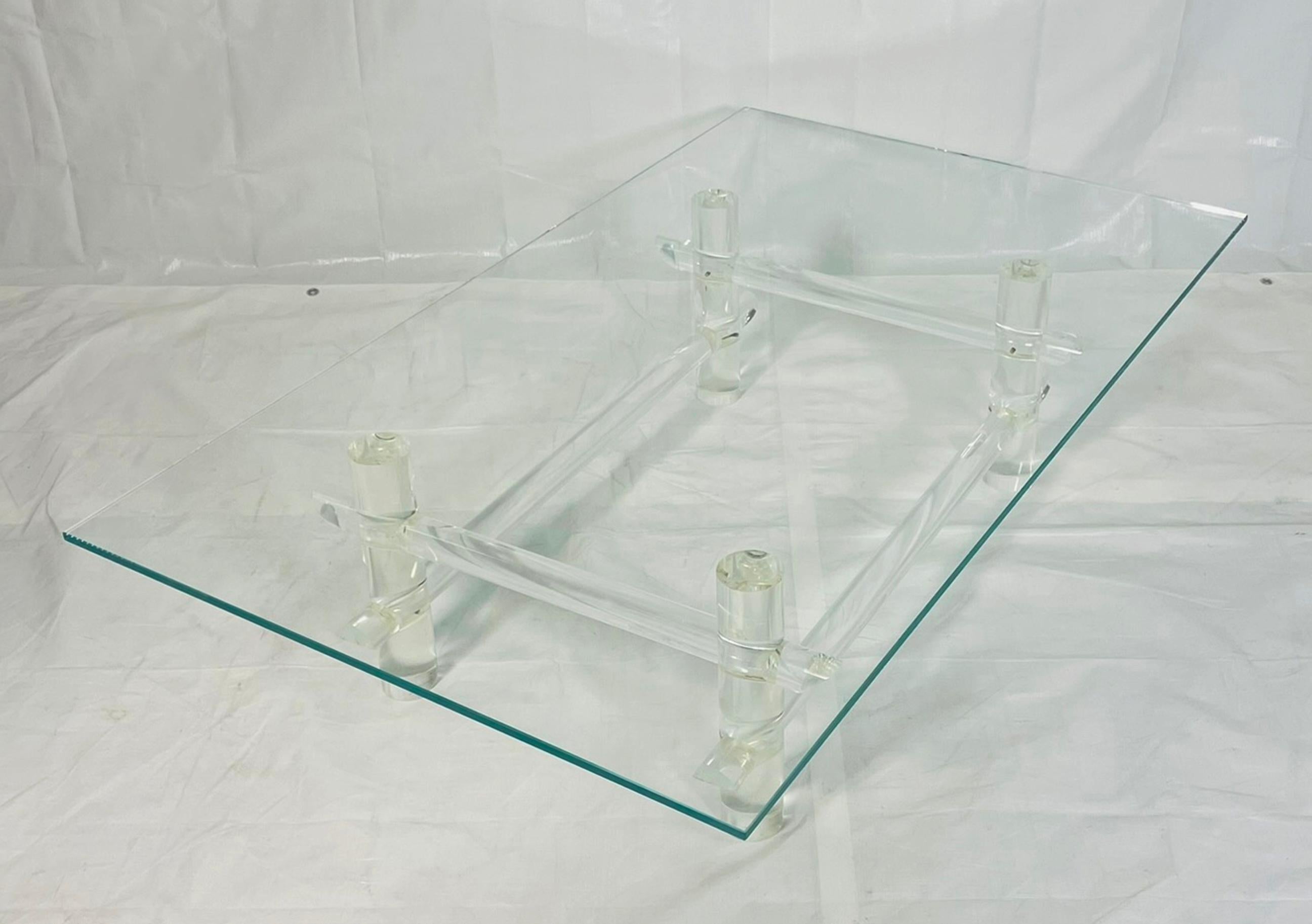 Lucite Rod & Glass Coffee Table Attributed to Les Prismatiques, 1970s Hecho a mano en venta