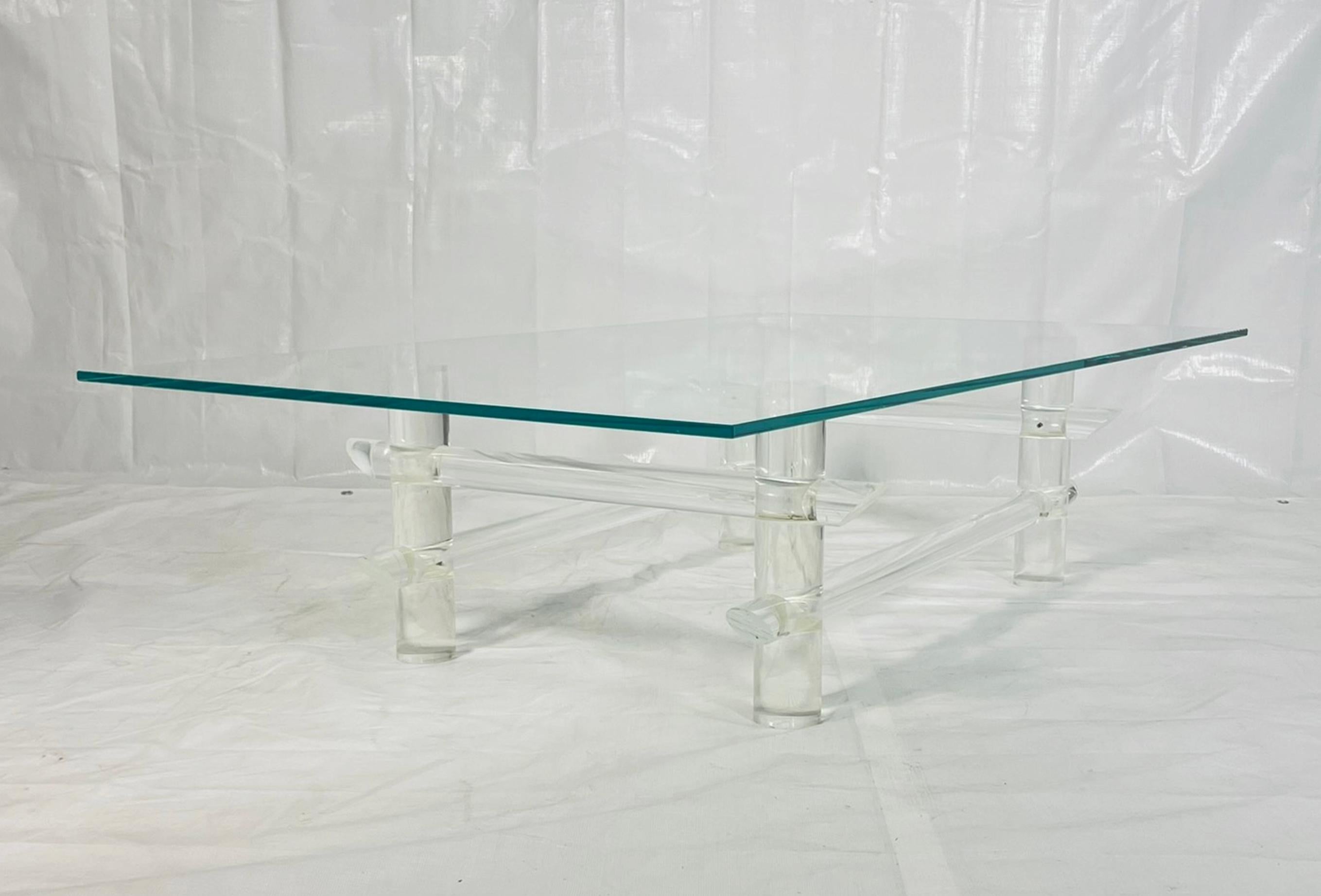 Lucite Rod & Glass Coffee Table Attributed to Les Prismatiques, 1970s finales del siglo XX en venta