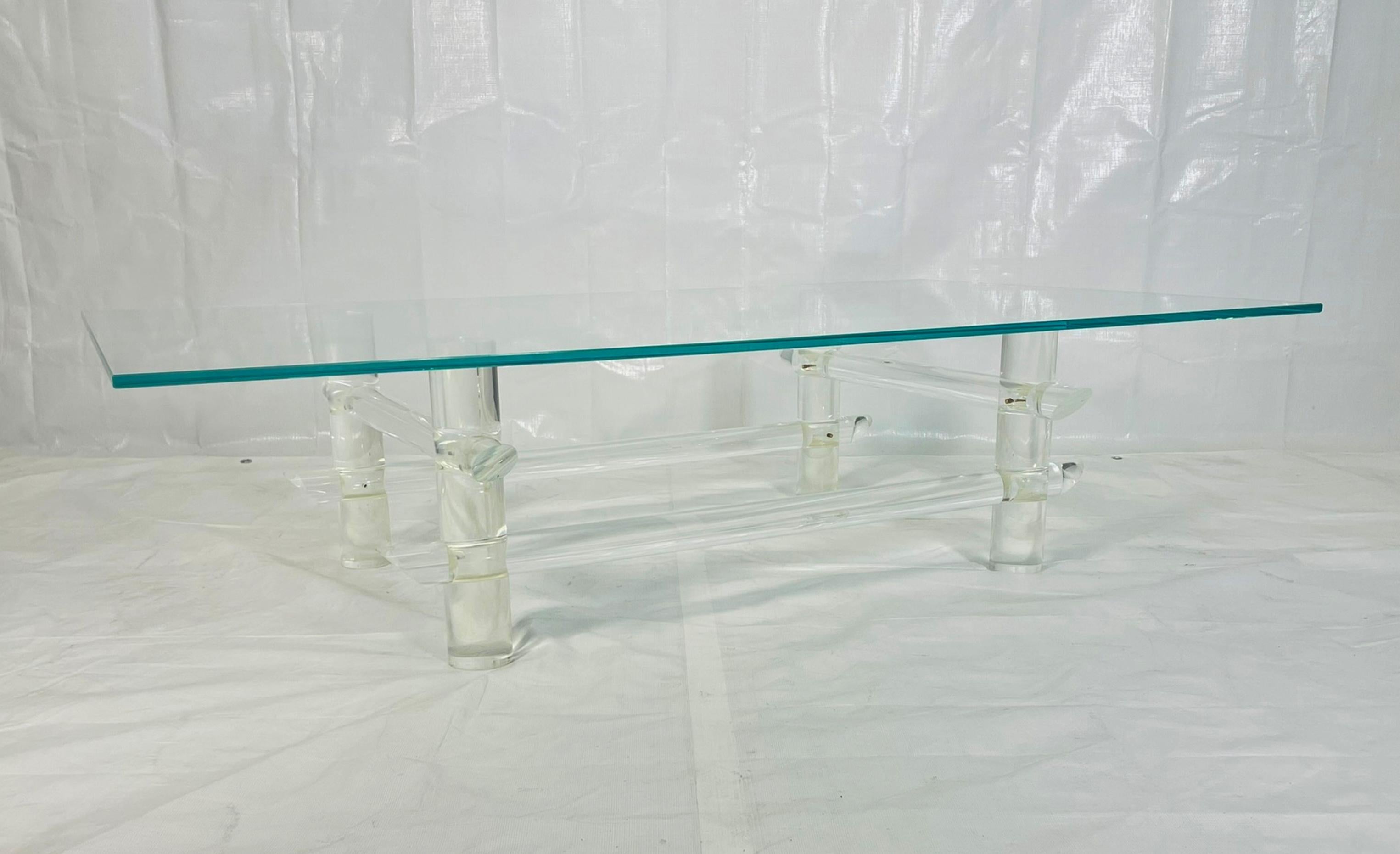 Lucite Rod & Glass Coffee Table Attributed to Les Prismatiques, 1970s en venta 1