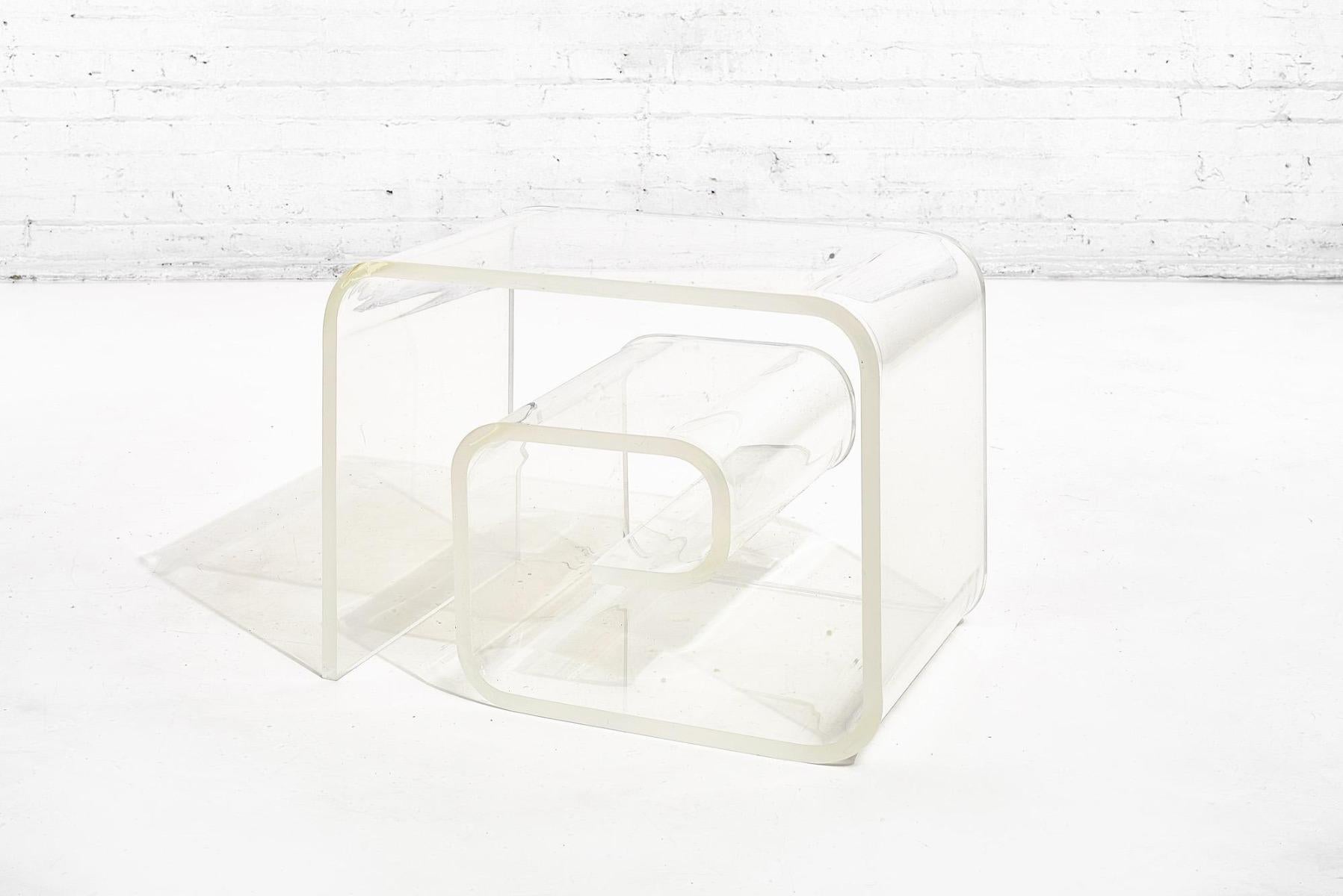 Lucite Scroll End Table, 1970 In Good Condition In Chicago, IL