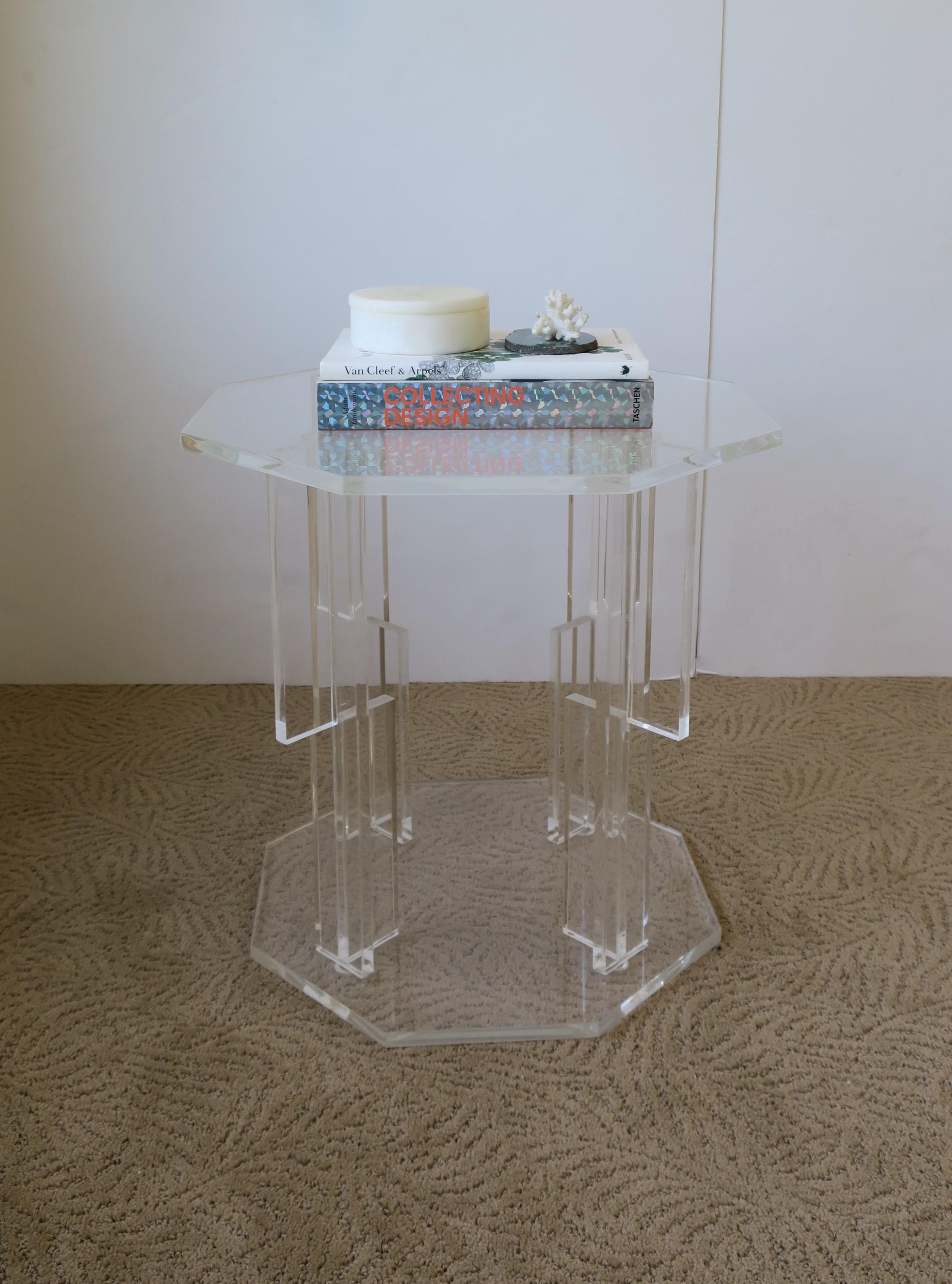 A substantial, small, Modern style clear acrylic side or drinks table with octagonal top and base and decorative geometric legs/center area. The octagonal design is a nice alternative to round. 

Table measures: 16