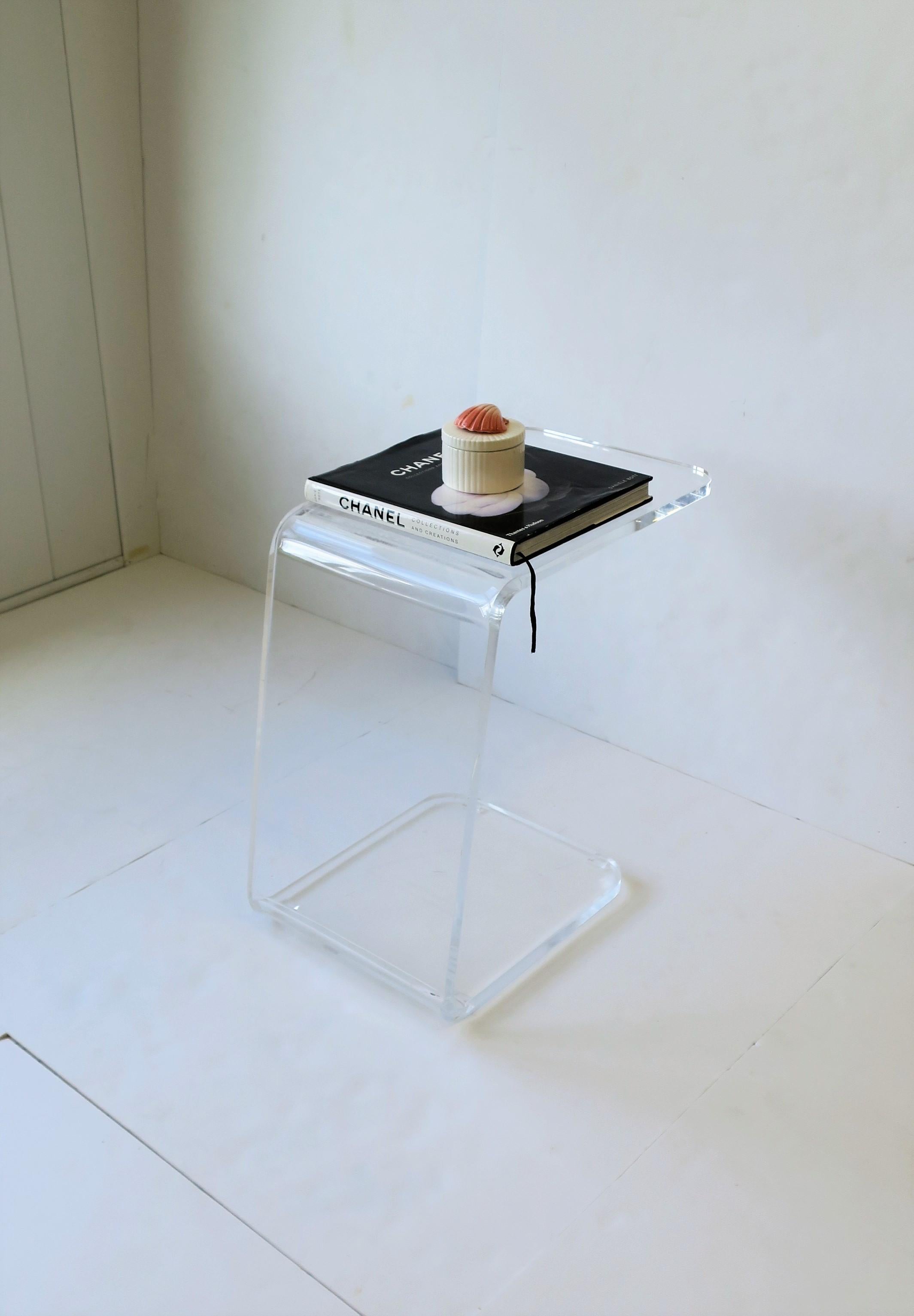 A conveniently sized vintage modern Lucite side or end table. Table is constructed of one single piece of Lucite at 3/4