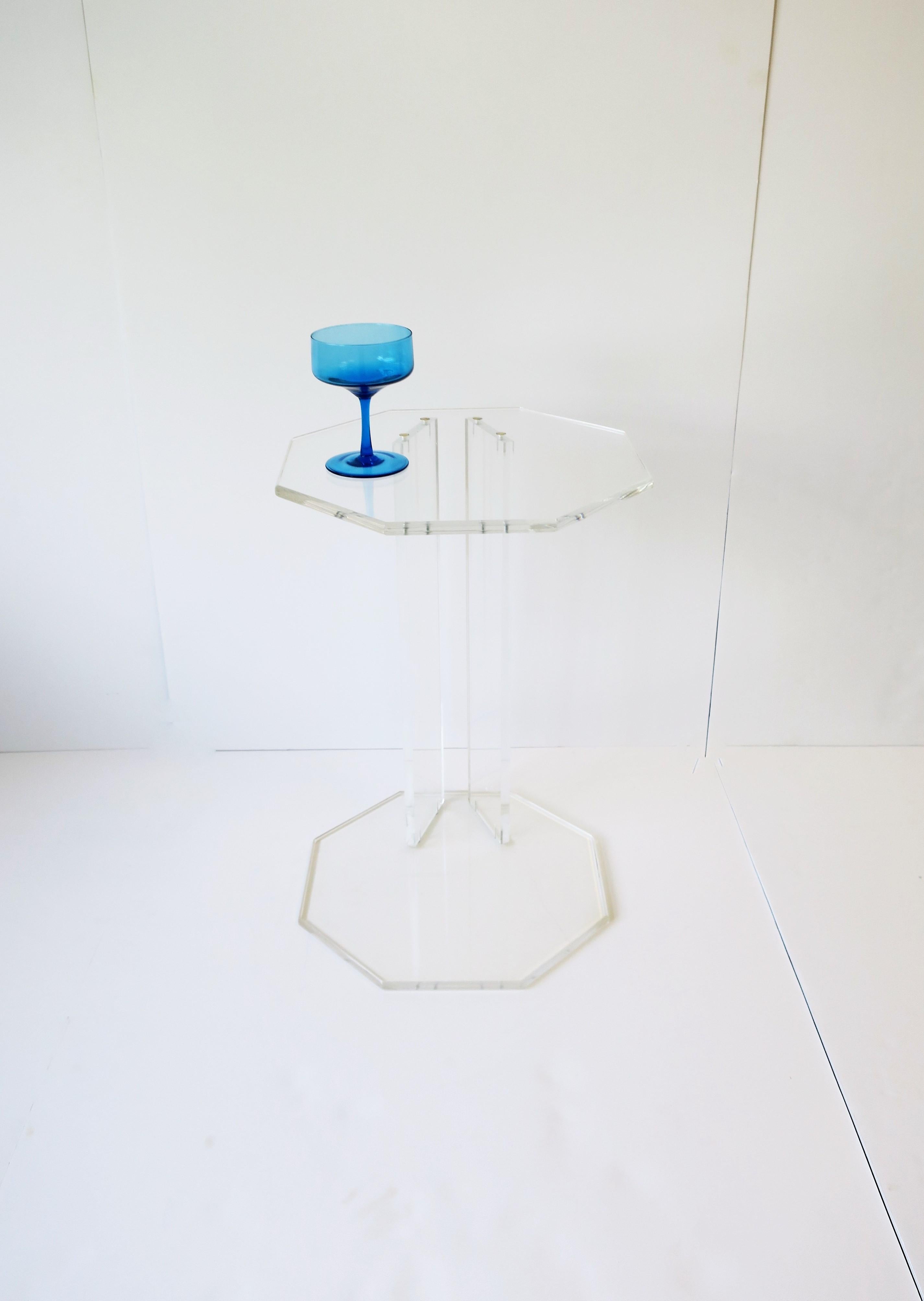 Lucite Drinks Table In Good Condition For Sale In New York, NY