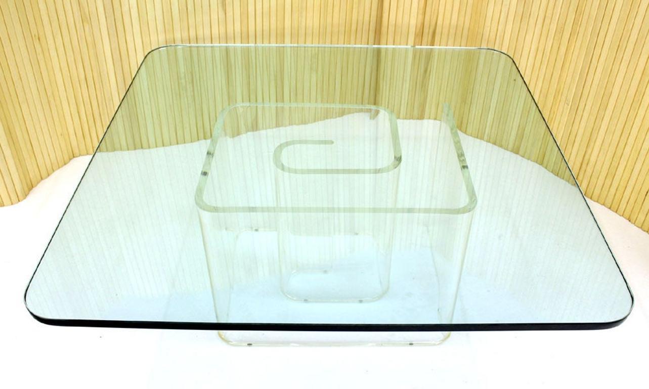 20ième siècle Table à café en verre épais Lucite Table à café en verre épais Lucite Table à café en verre épais Lucite Table à café en verre épais Lucite Table à café en verre épais Lucite  en vente