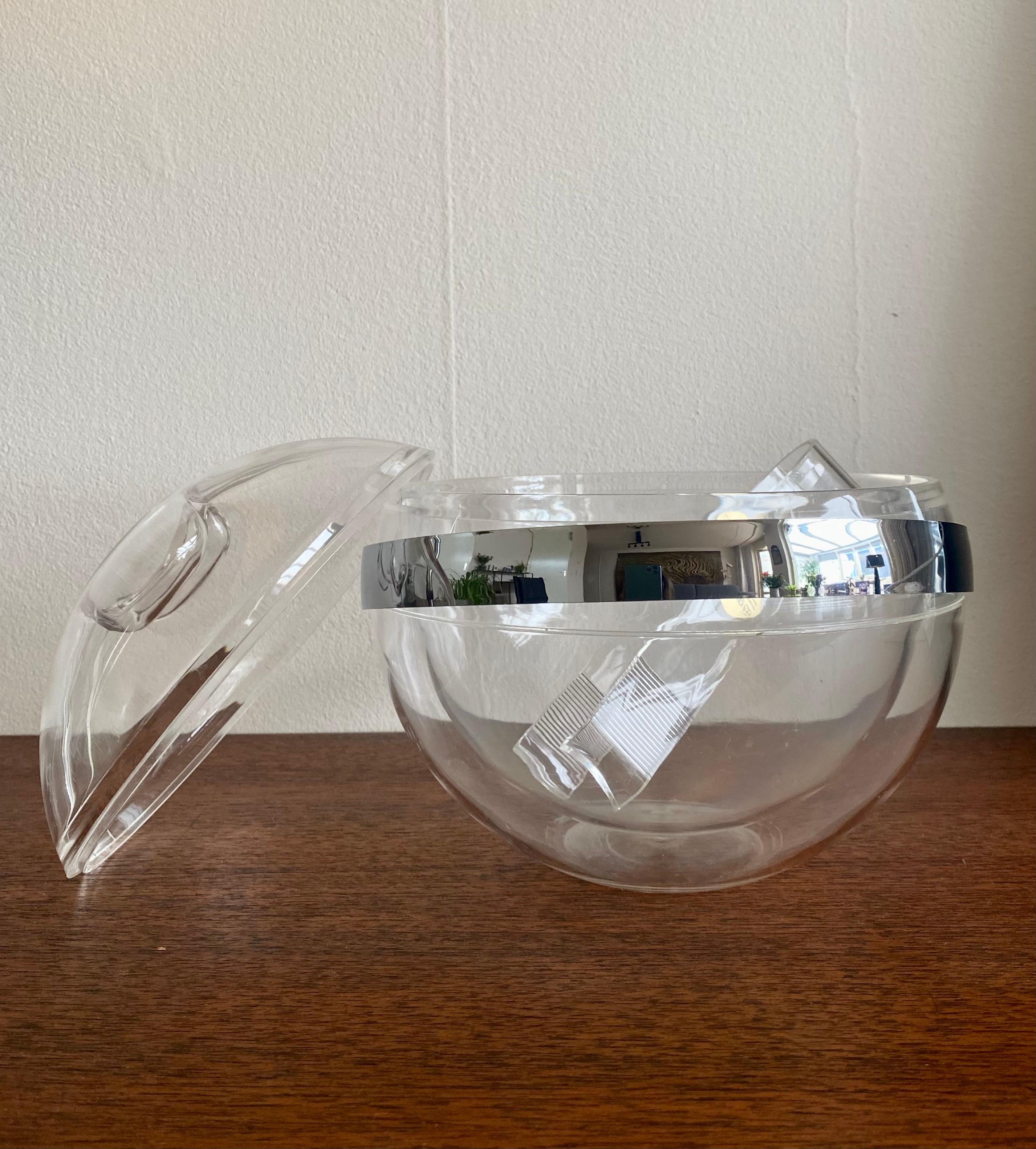 Lucite Space Age Icebucket Model Stella by Paolo Tilche for Guzzini, 1970s For Sale 4