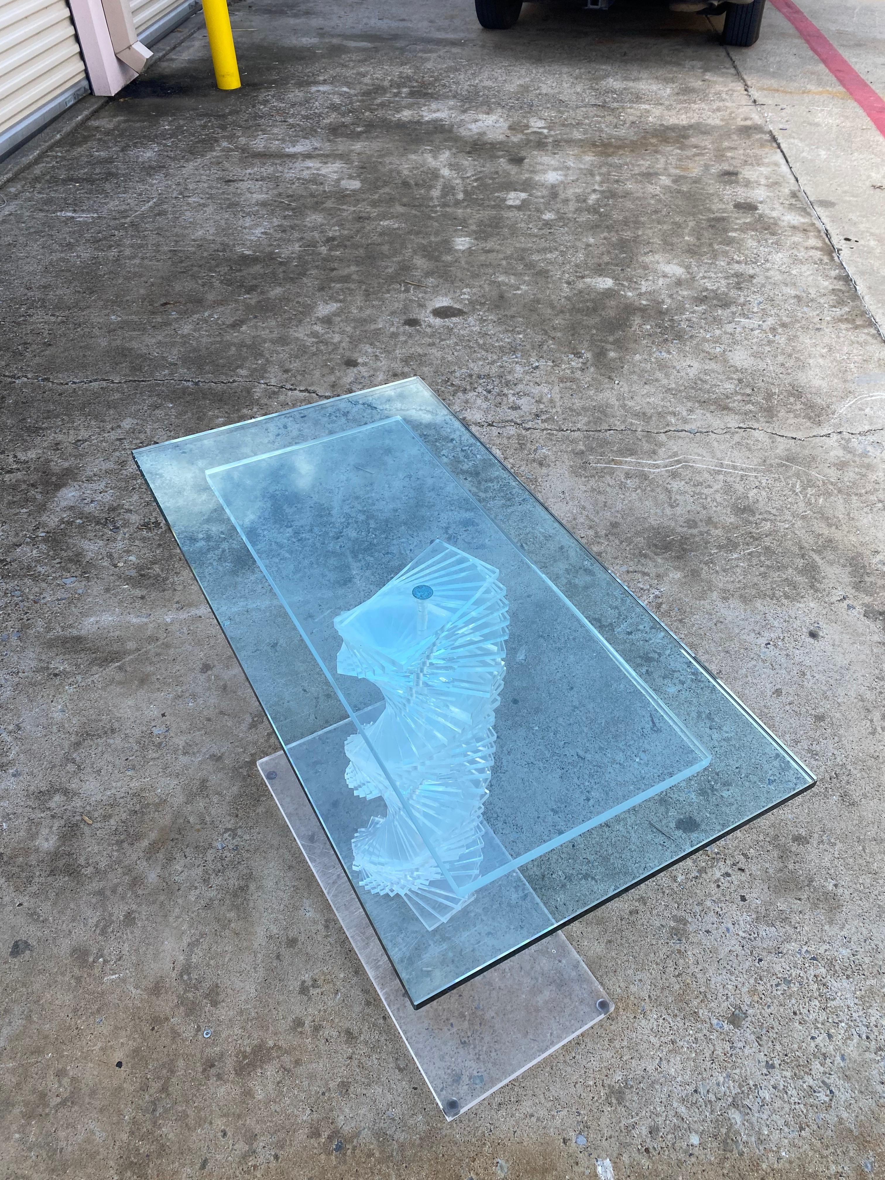 Table console spiralée en lucite en vente 2