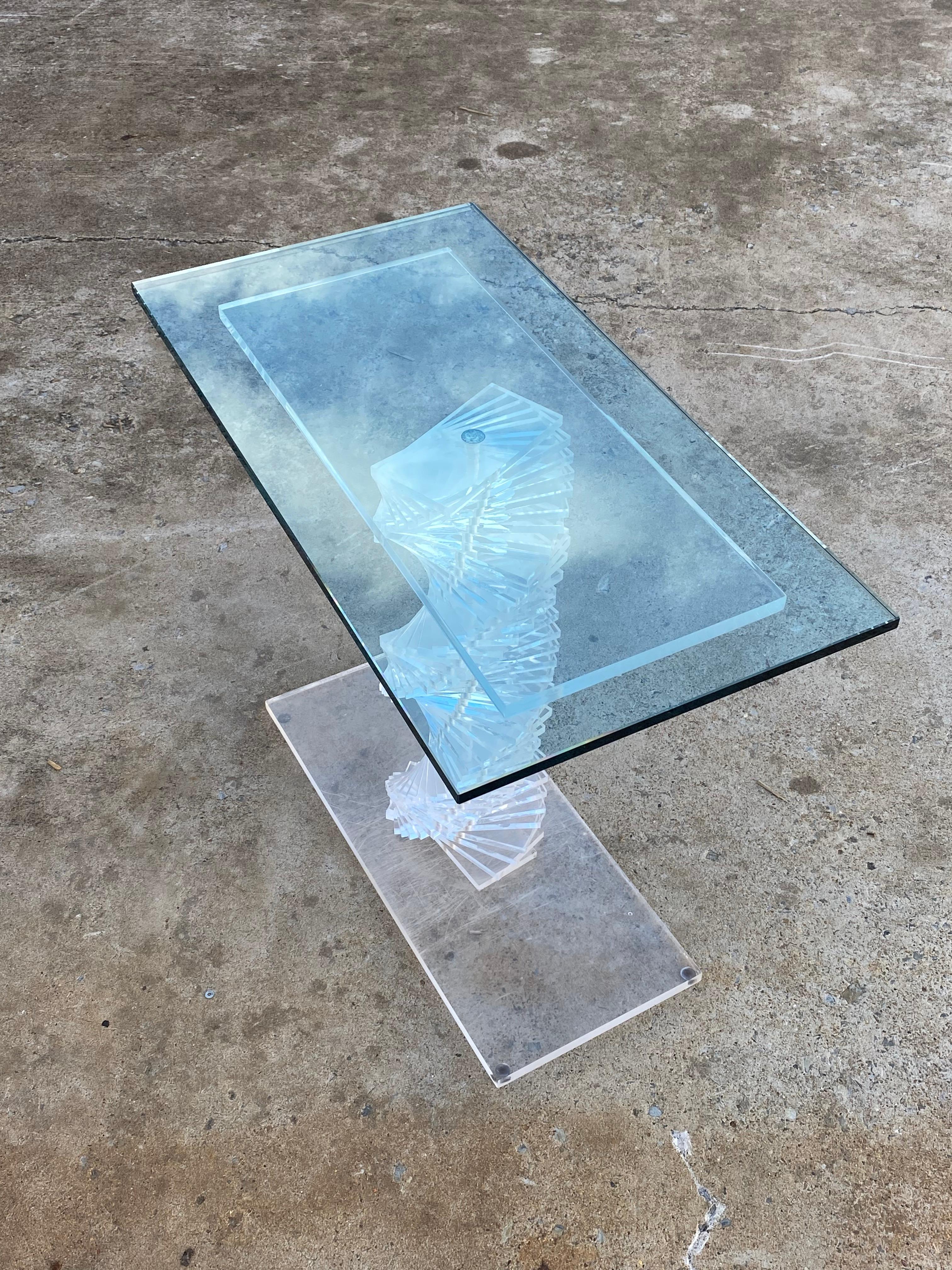 Lucite Table console spiralée en lucite en vente