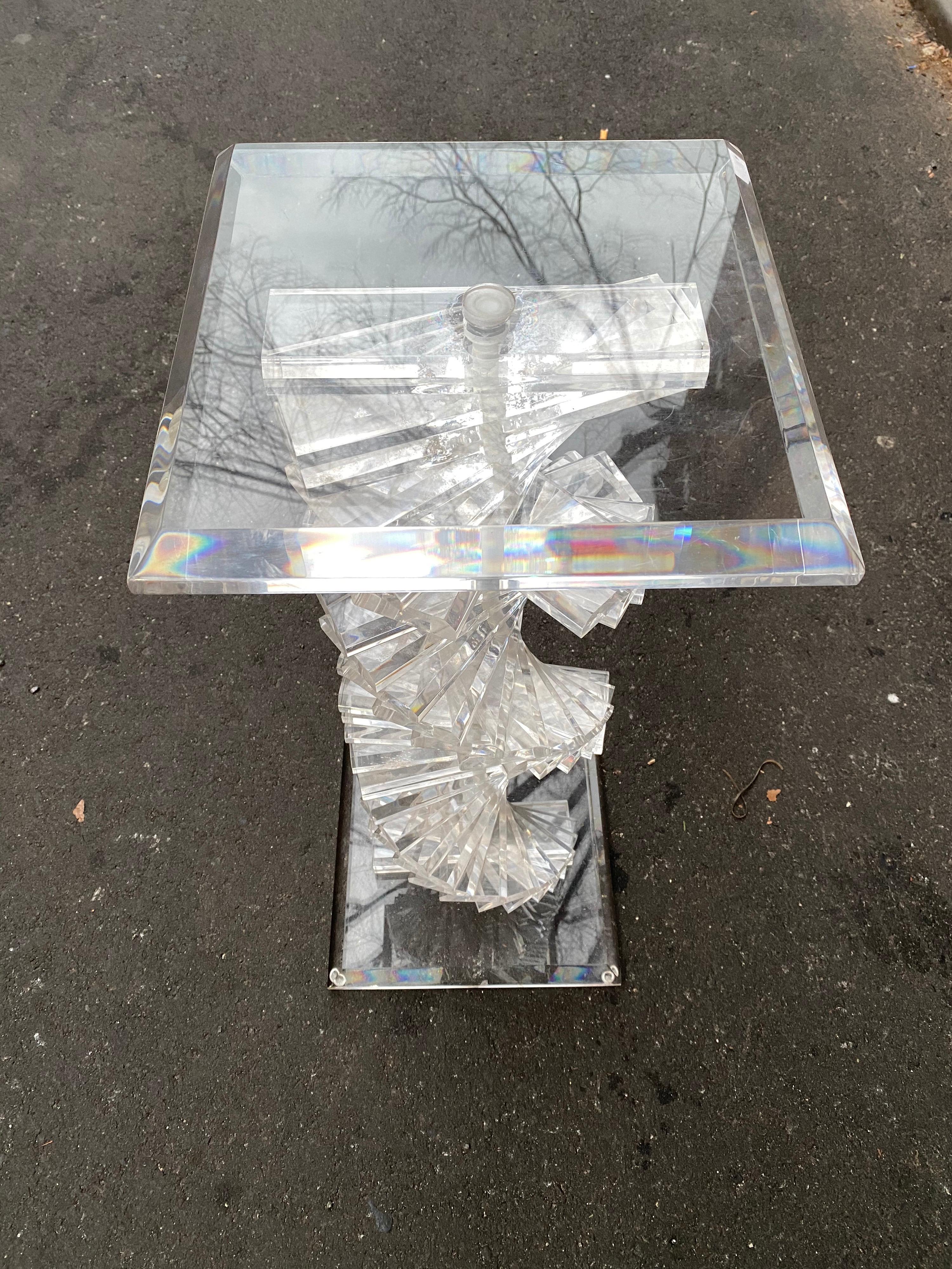 Lucite Spiral Pedestal In Good Condition In Philadelphia, PA