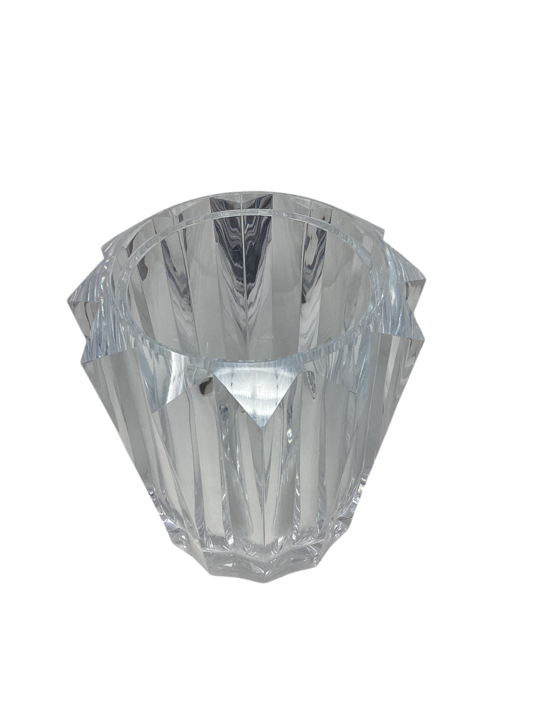 American Lucite Starburst Ice Bucket with Tongs For Sale