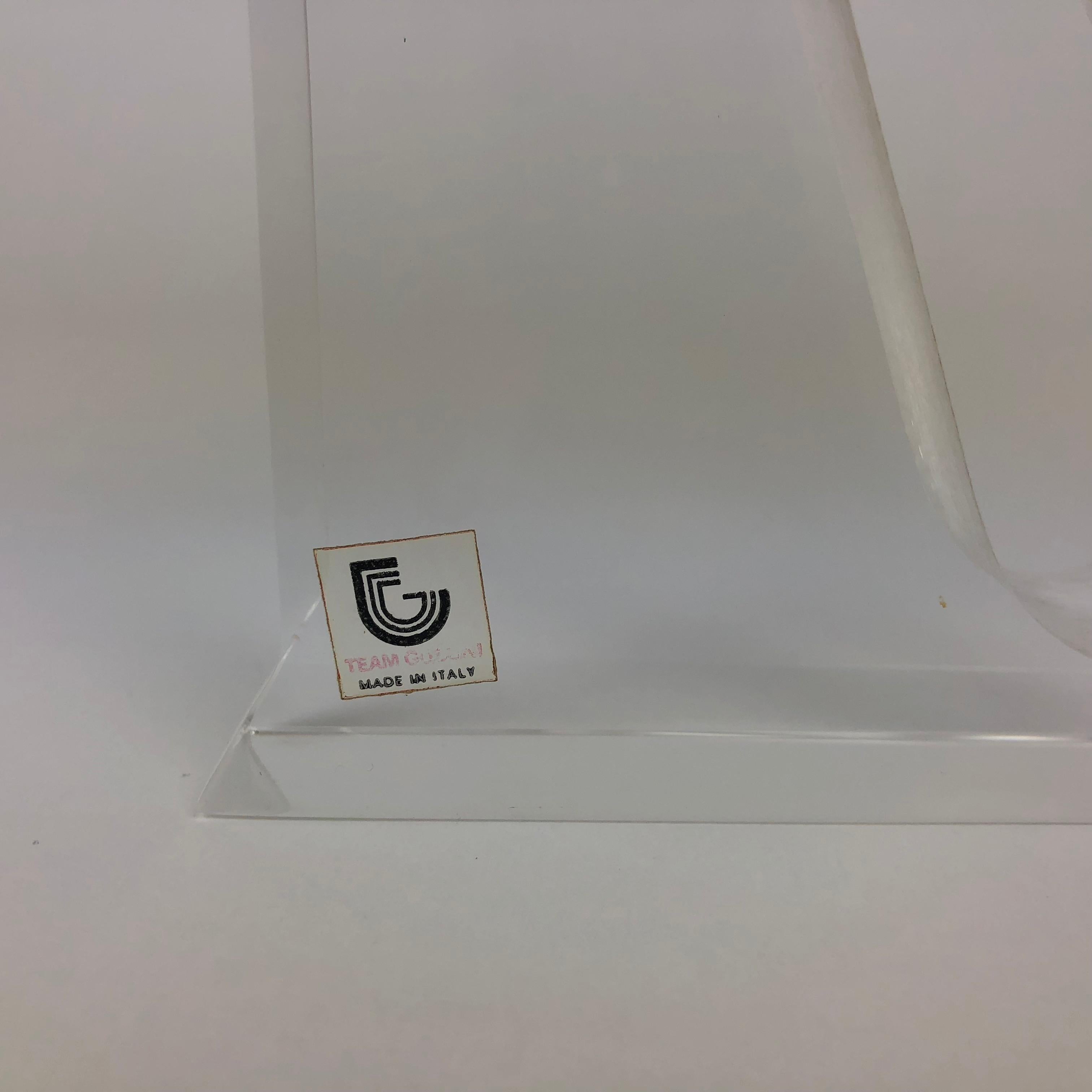 Sculpture d'écureuil stylisé en lucite de l'artiste en chef Tim S. Crea pour l'équipe Guzzini Bon état - En vente à Rome, IT