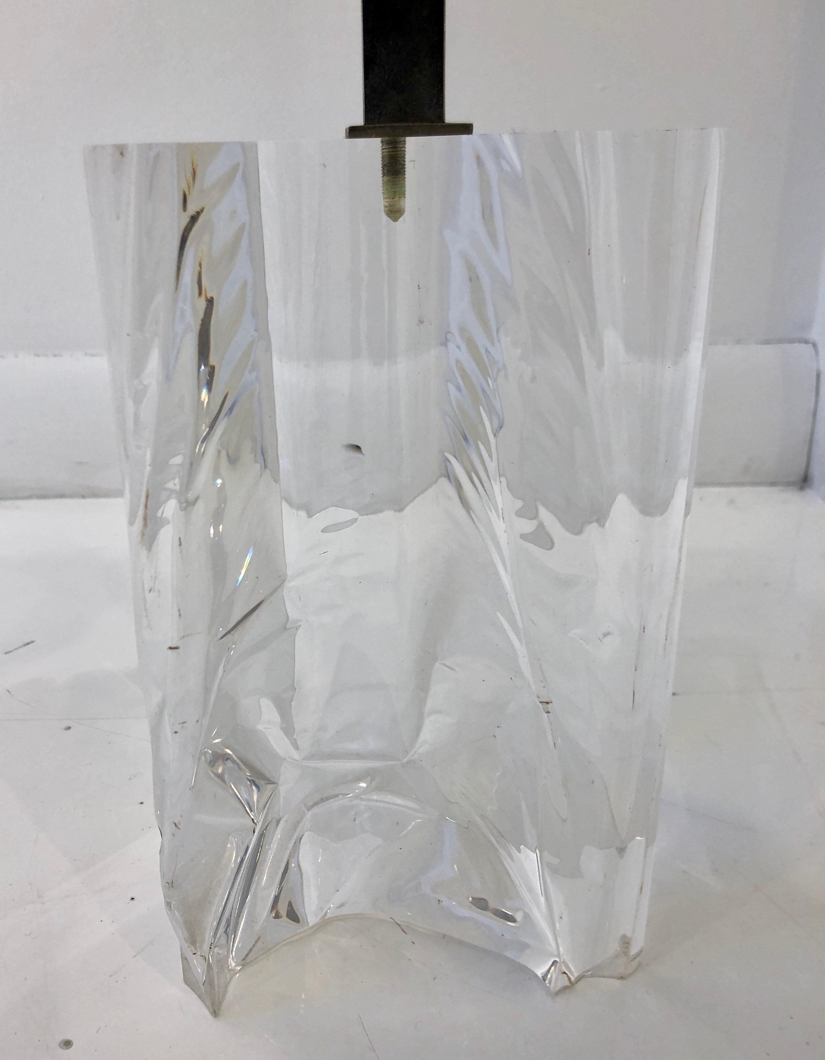 Mid-Century Modern Chic Italian Lucite Table Lamp For Sale