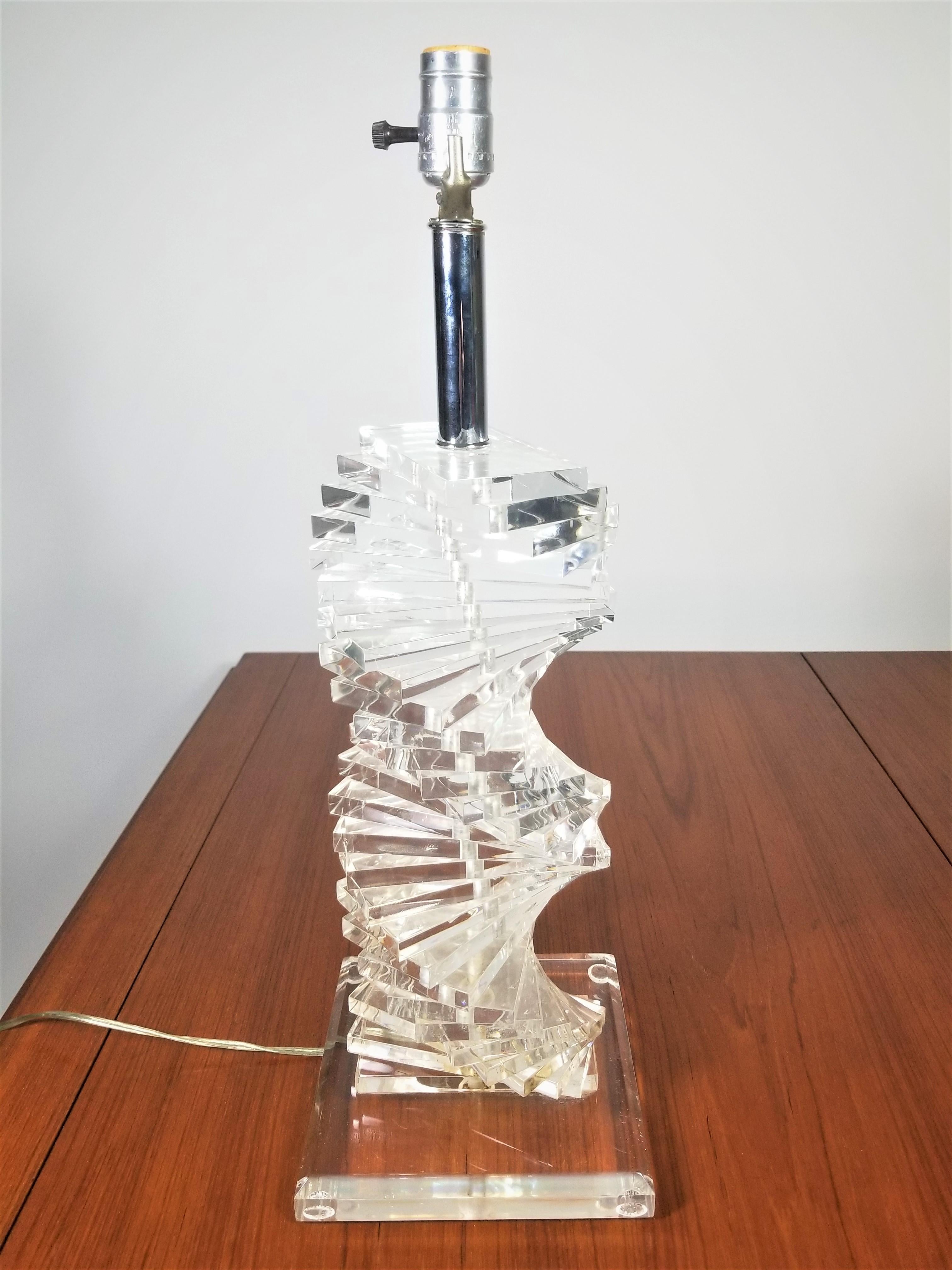 Lucite Table Lamp In Excellent Condition For Sale In New York, NY