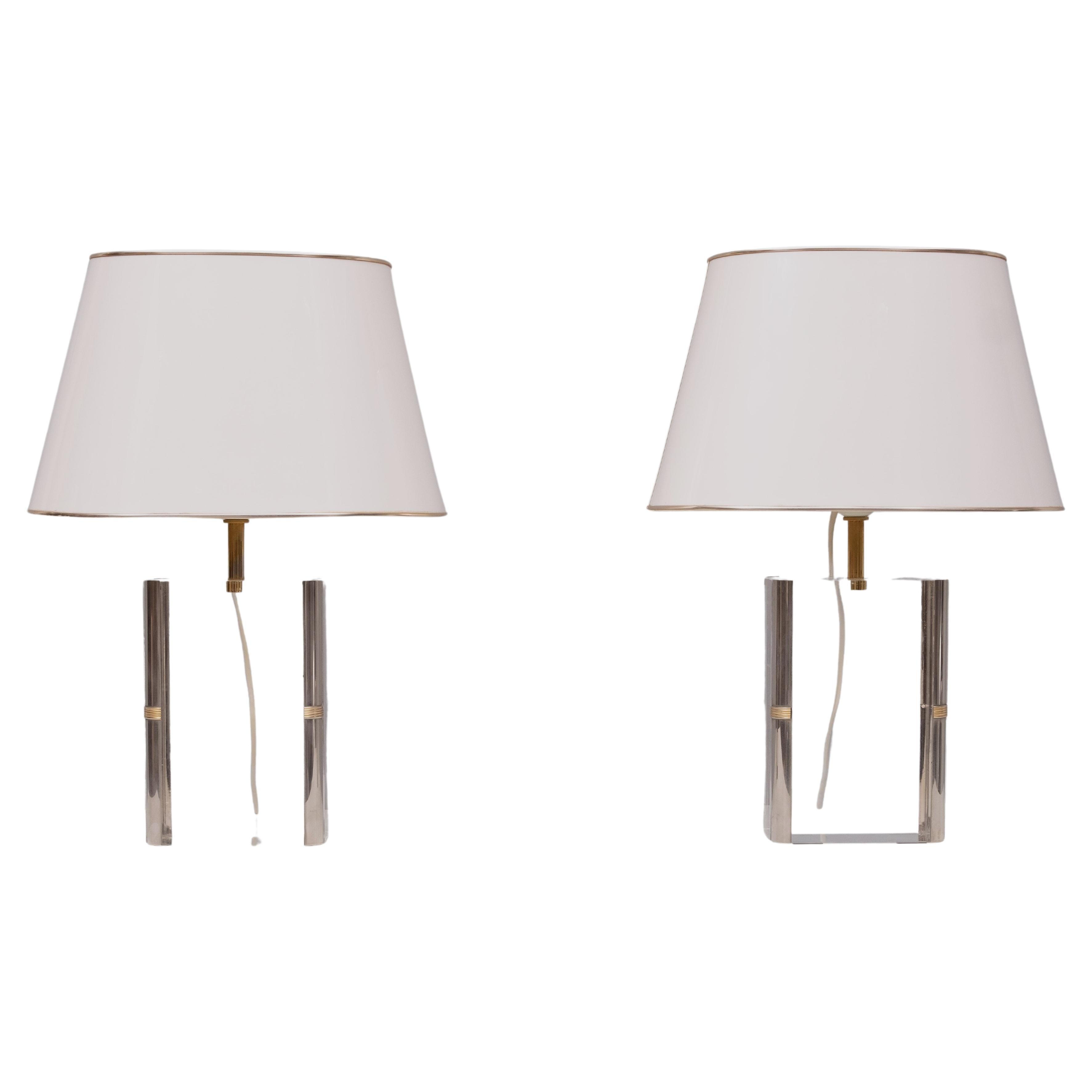 Very nice set of table lamps . Solid Lucite base ,comes with 
Polished Aluminum corners pieces ,with Brass details . good quality lamps.
Complete with there original White High Gloss shades .
Oval shaped.  Really stunning lamps . Good condition