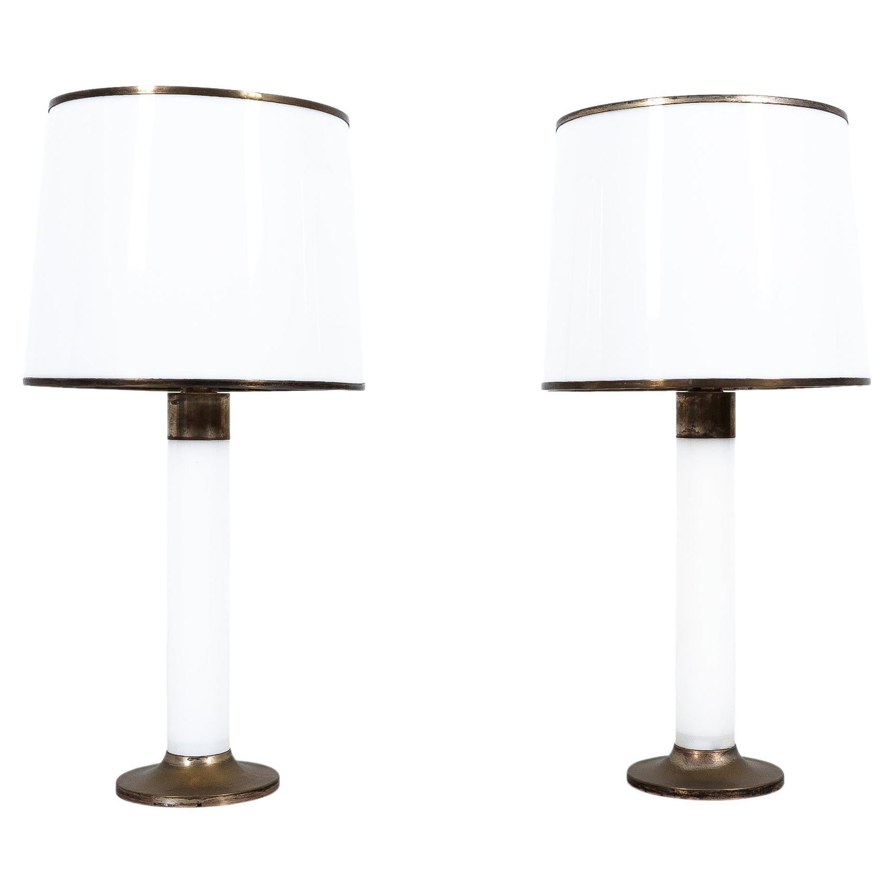 Tisch- oder Stehlampe aus Lucite mit weißem Perspex, Messing, Italien, Mitte des Jahrhunderts 1950er Jahre (Moderne der Mitte des Jahrhunderts) im Angebot