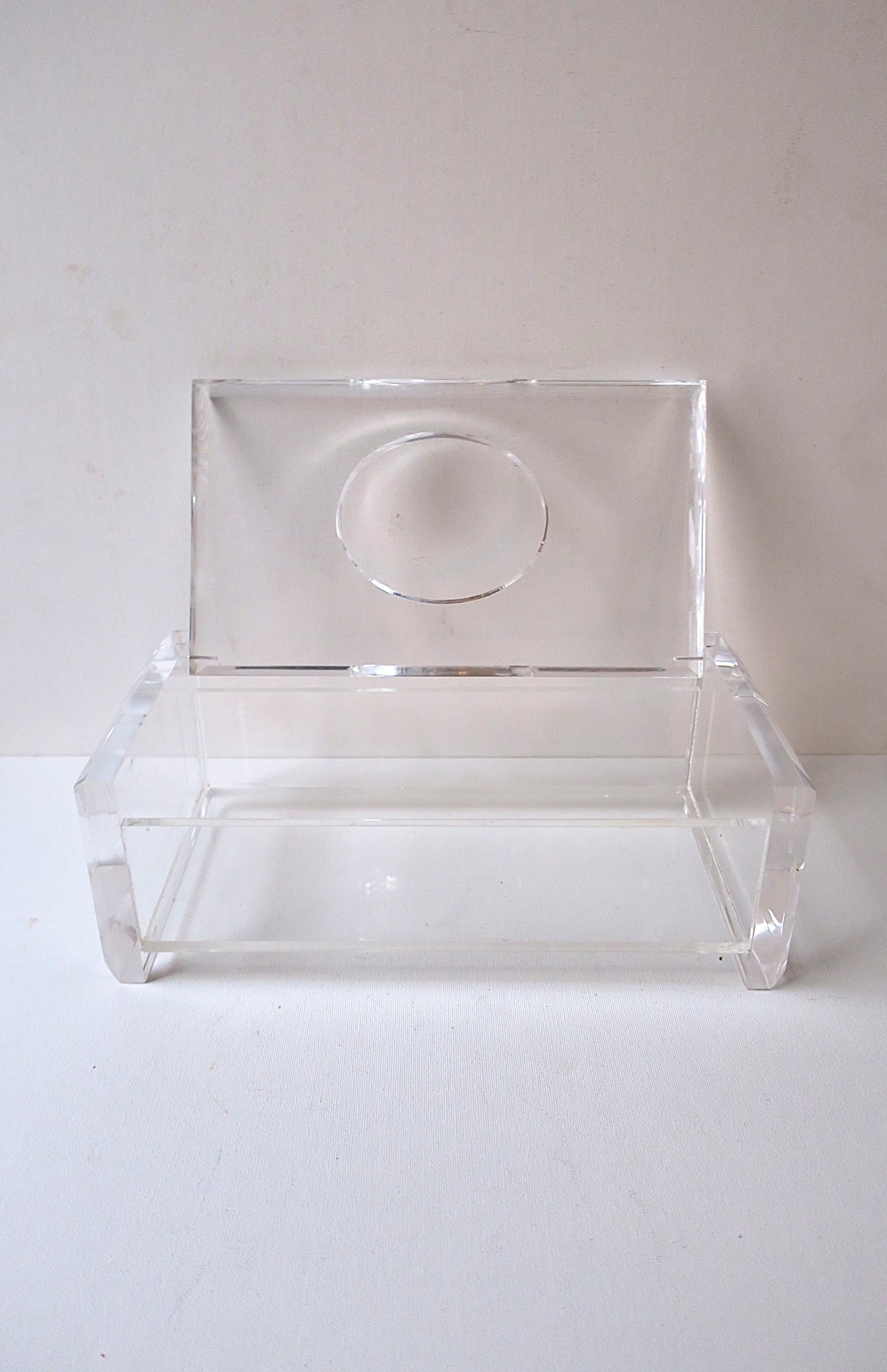 Caja de pañuelos Lucite en venta 6