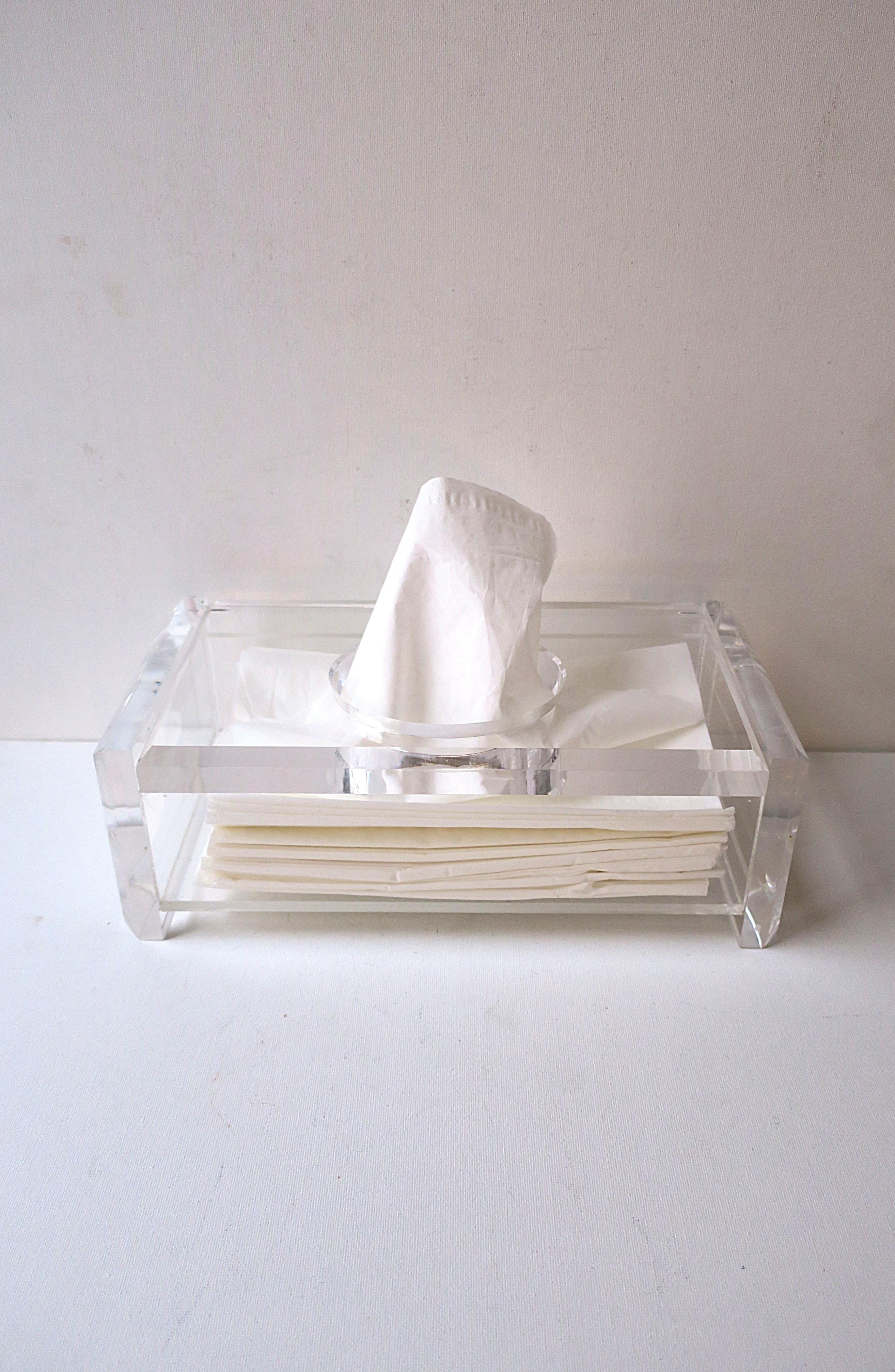 Caja de pañuelos Lucite en Excelente estado para la venta en New York, NY