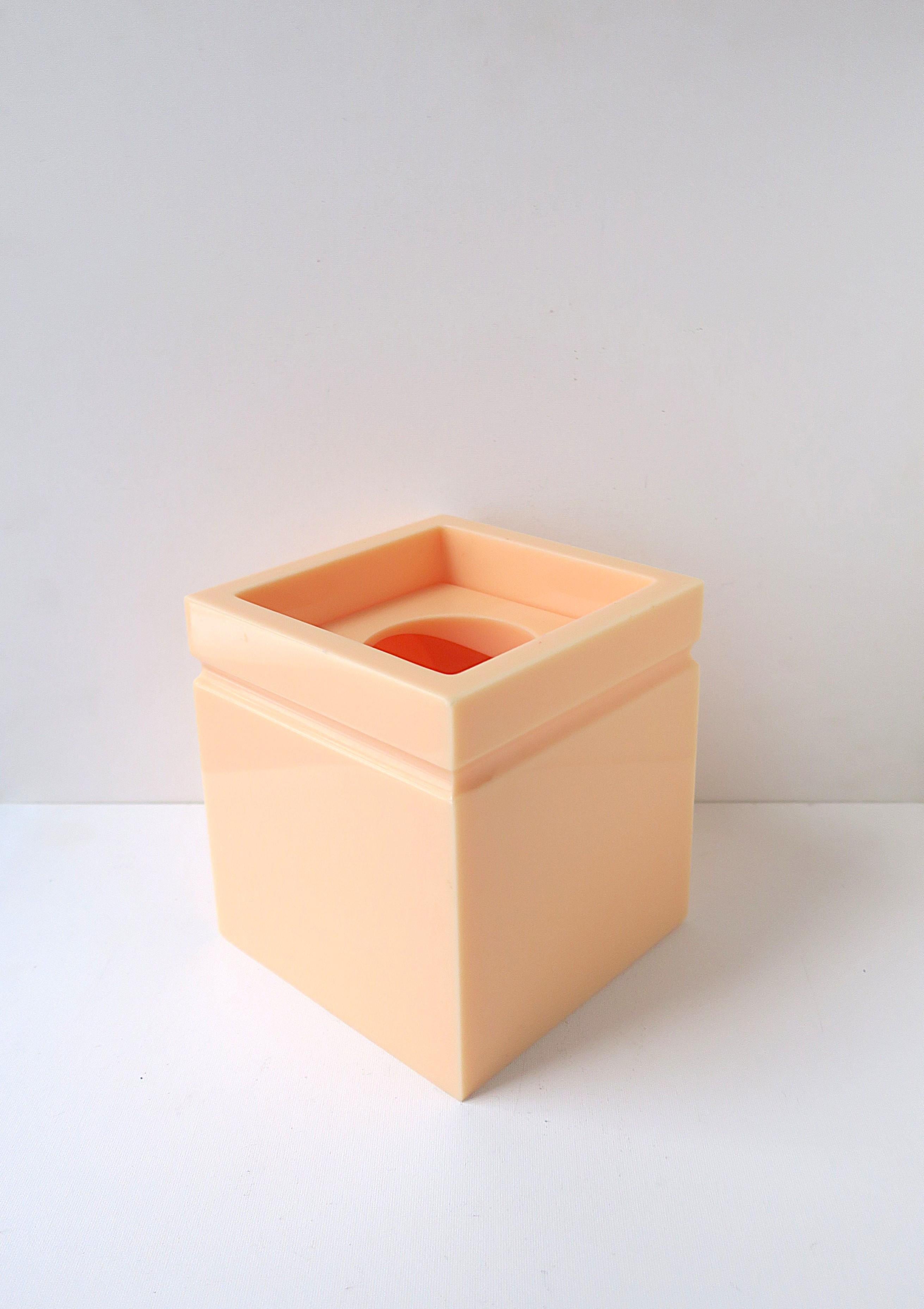 Caja de pañuelos Lucite en Bueno estado para la venta en New York, NY