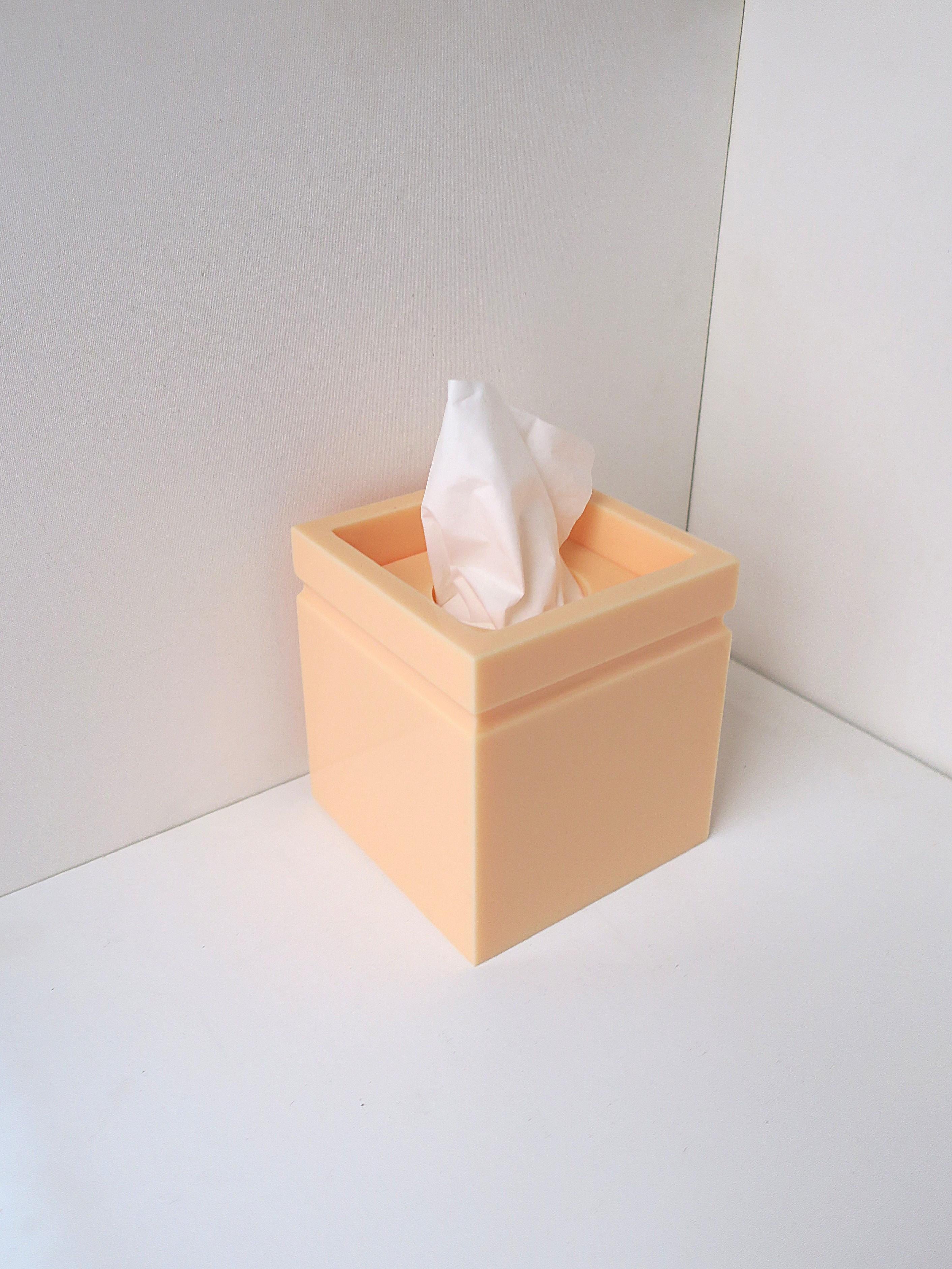 Caja de pañuelos Lucite en venta 1