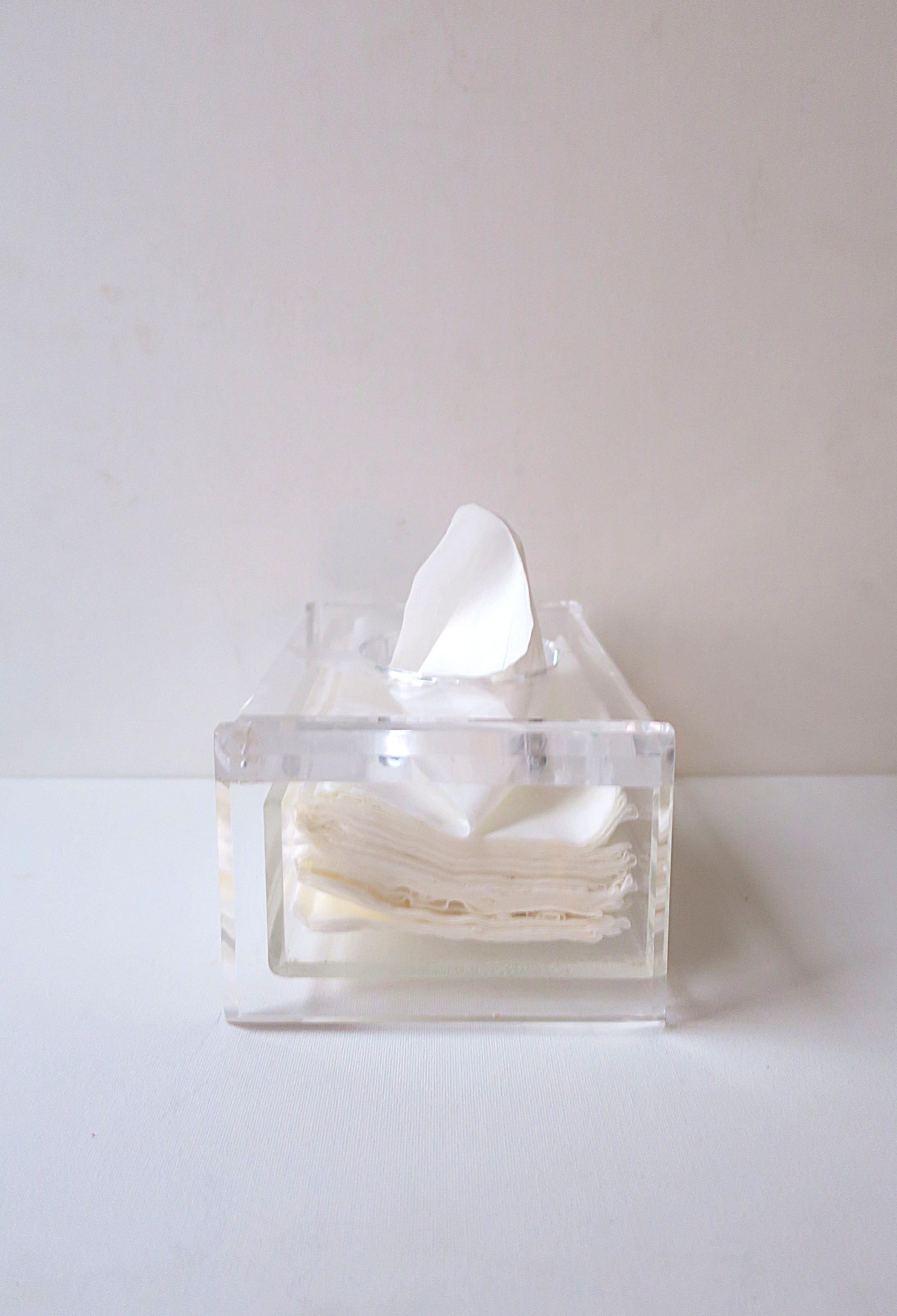 Caja de pañuelos Lucite en venta 2