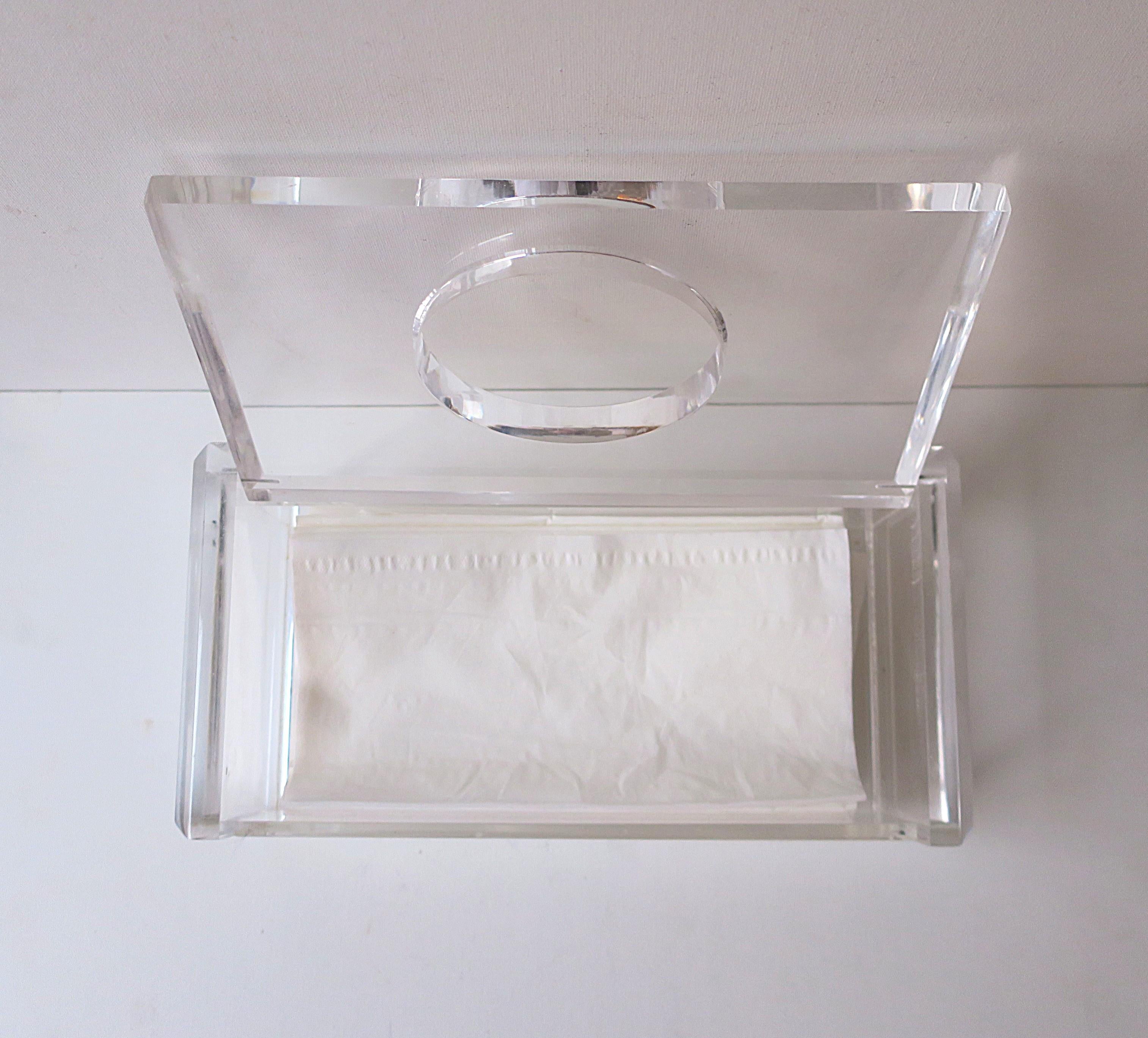 Caja de pañuelos Lucite en venta 4