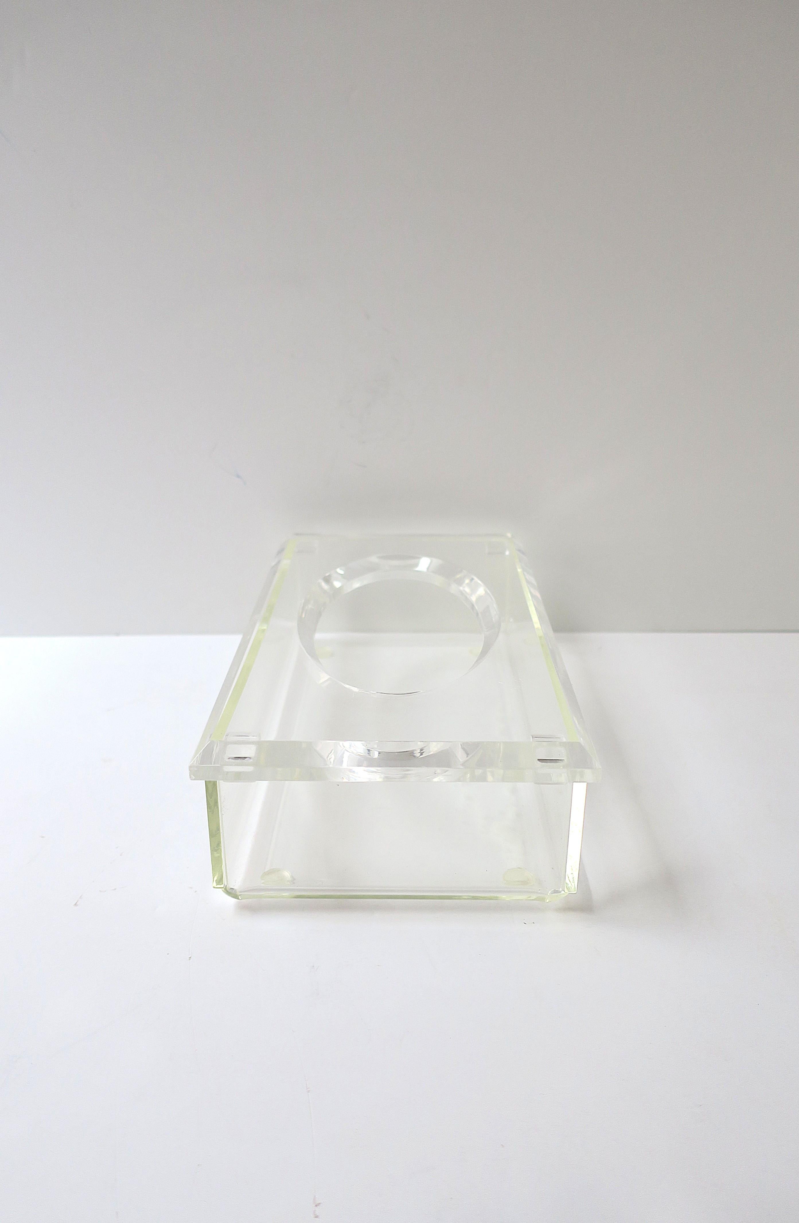 Portafazzoletti in lucite in vendita 1