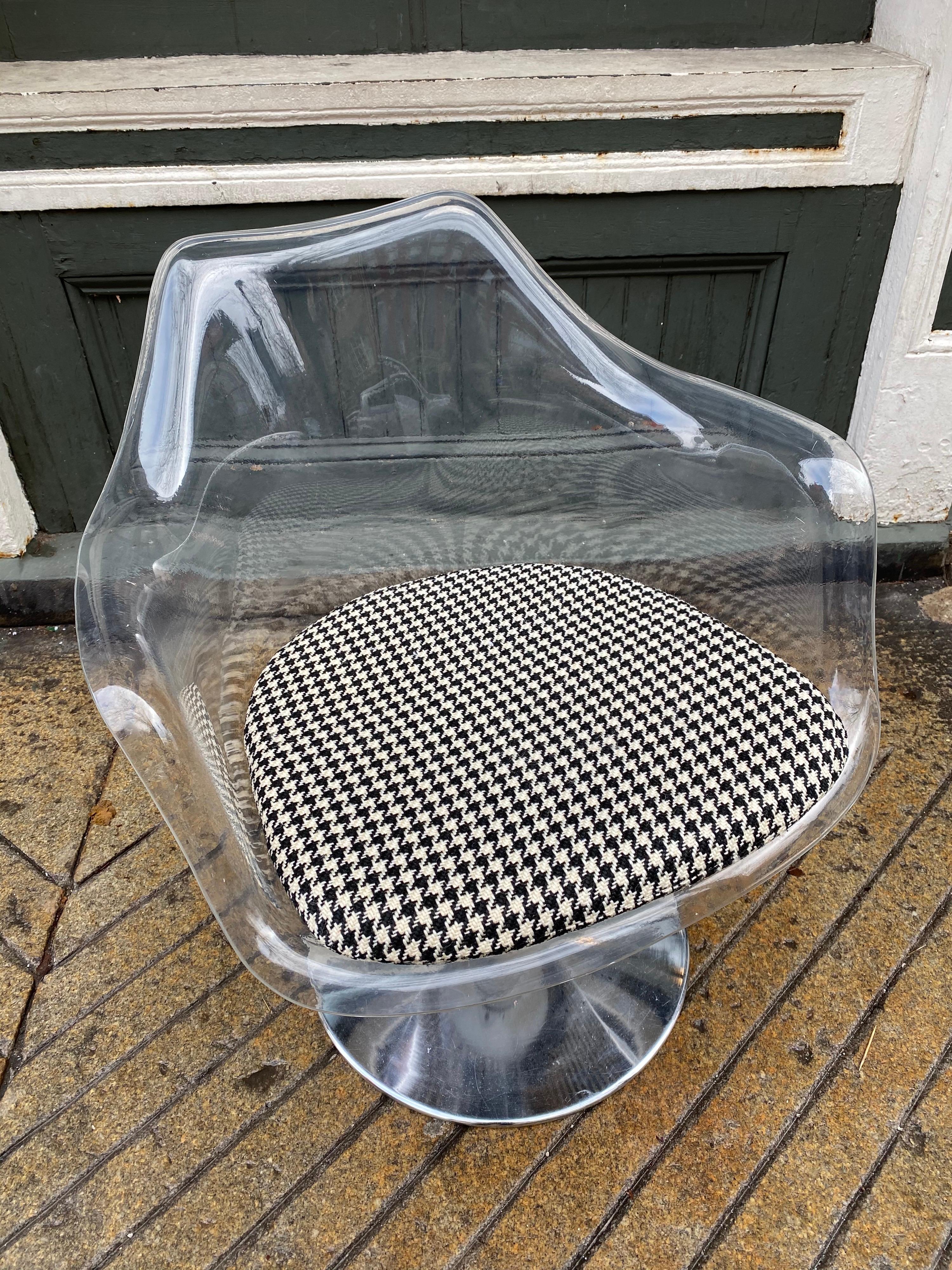 Lucite tulip swivel chair with original herringbone black and white fabric. Lucite in very nice condition. Chair dates to the late 1960s chrome base looks pretty good as well! Fun accent chair to use in many ways! Perfect at a desk or work table!