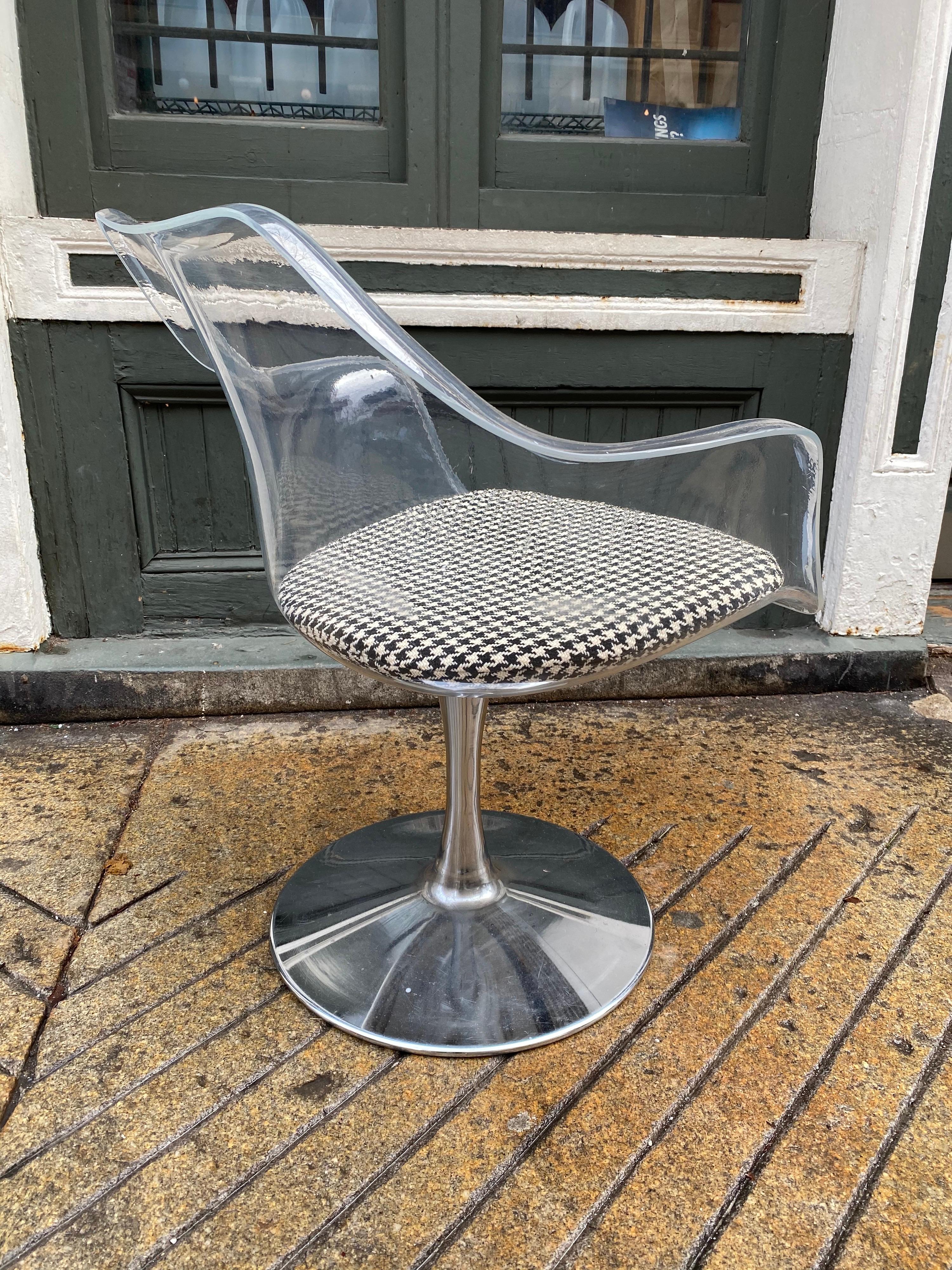Lucite Tulip Swivel Chair 1