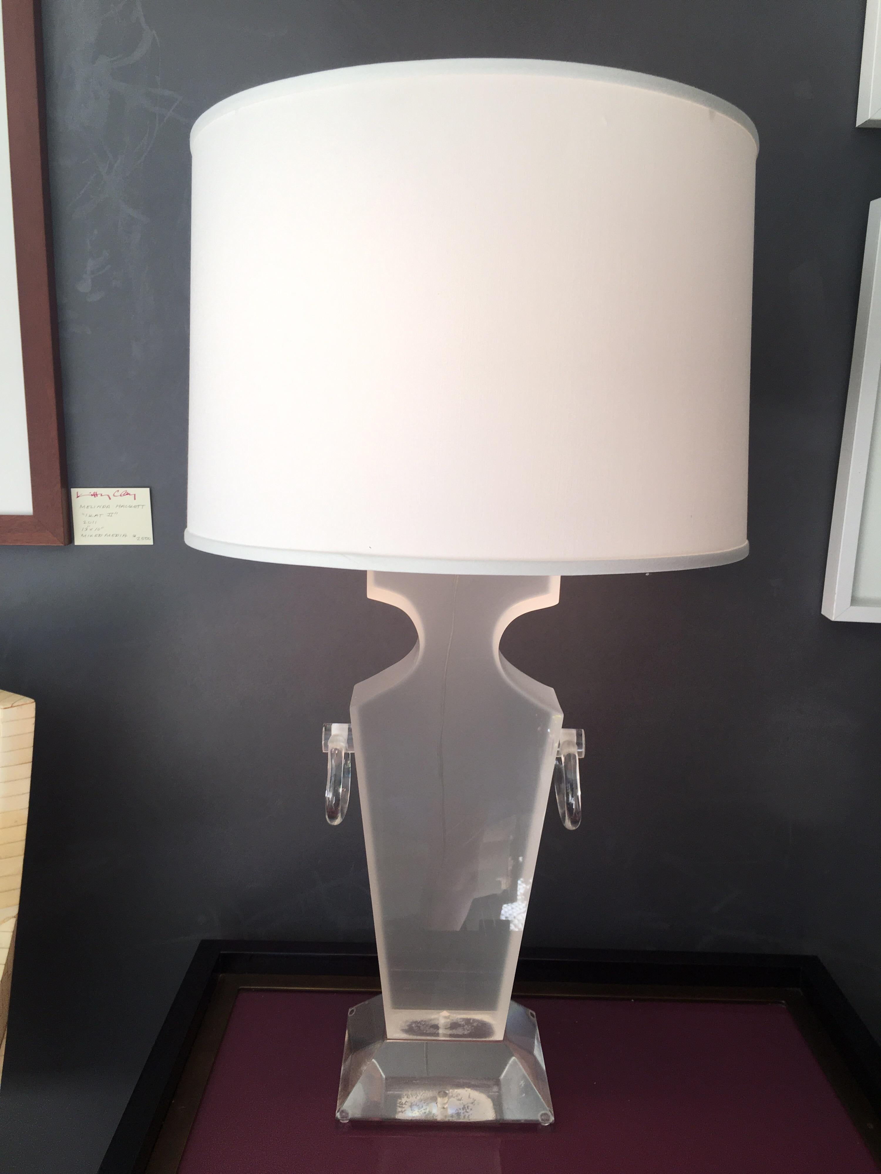 Beautiful Lucite urn shaped lamp. (A second one is available but missing the chrome adjustable part which holds the shade).
New drum shade comes with lamp unless otherwise advised.
Measures: 7.5