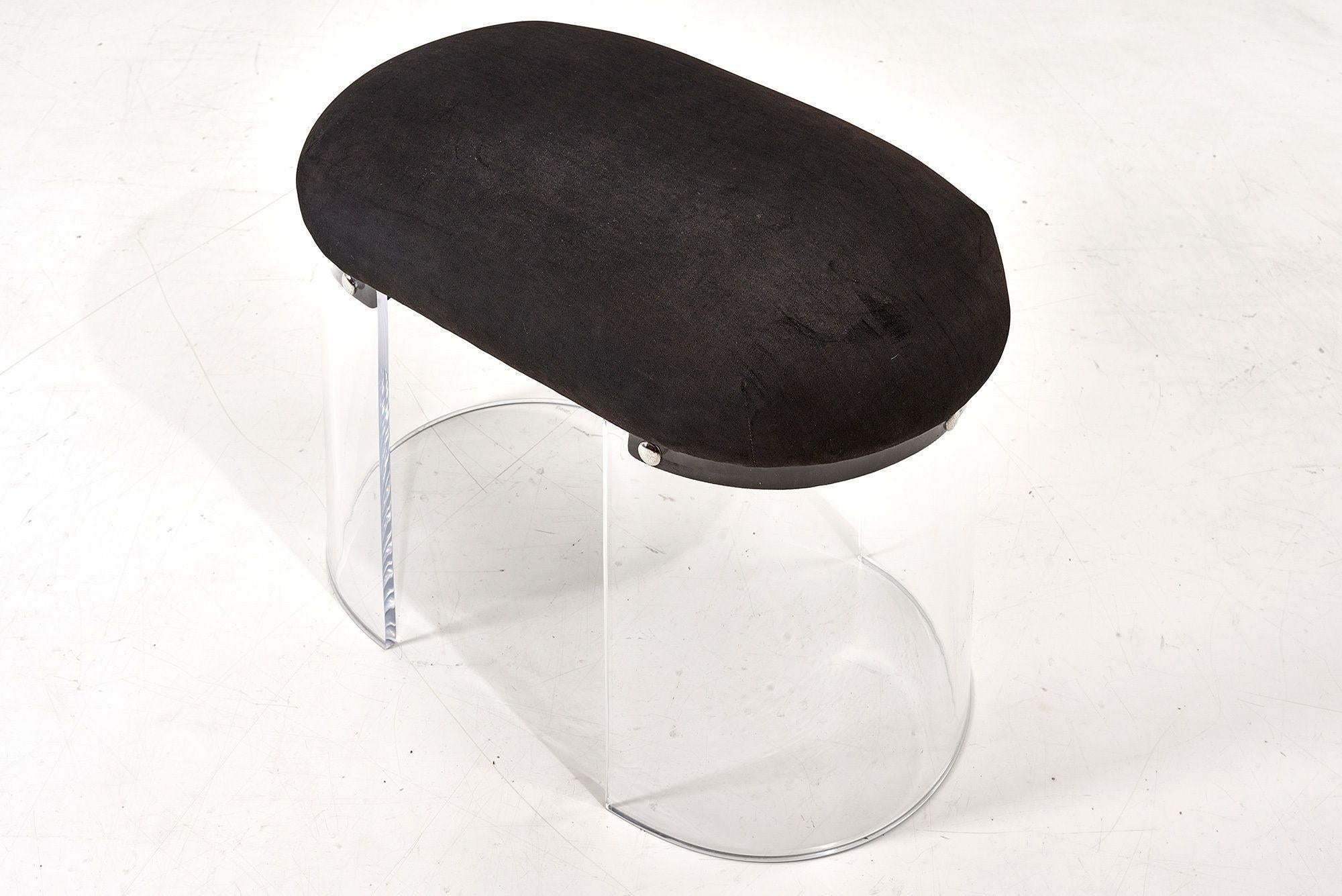 Banc de coiffeuse en lucite, 1960 Bon état - En vente à Chicago, IL