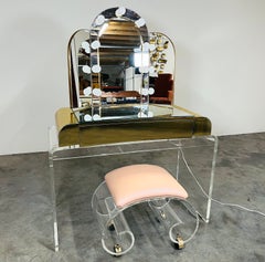 Waschtisch aus Lucite, Spiegel und Ottomane mit Schnitzverzierung von Hill Manufacturing, 1970er Jahre