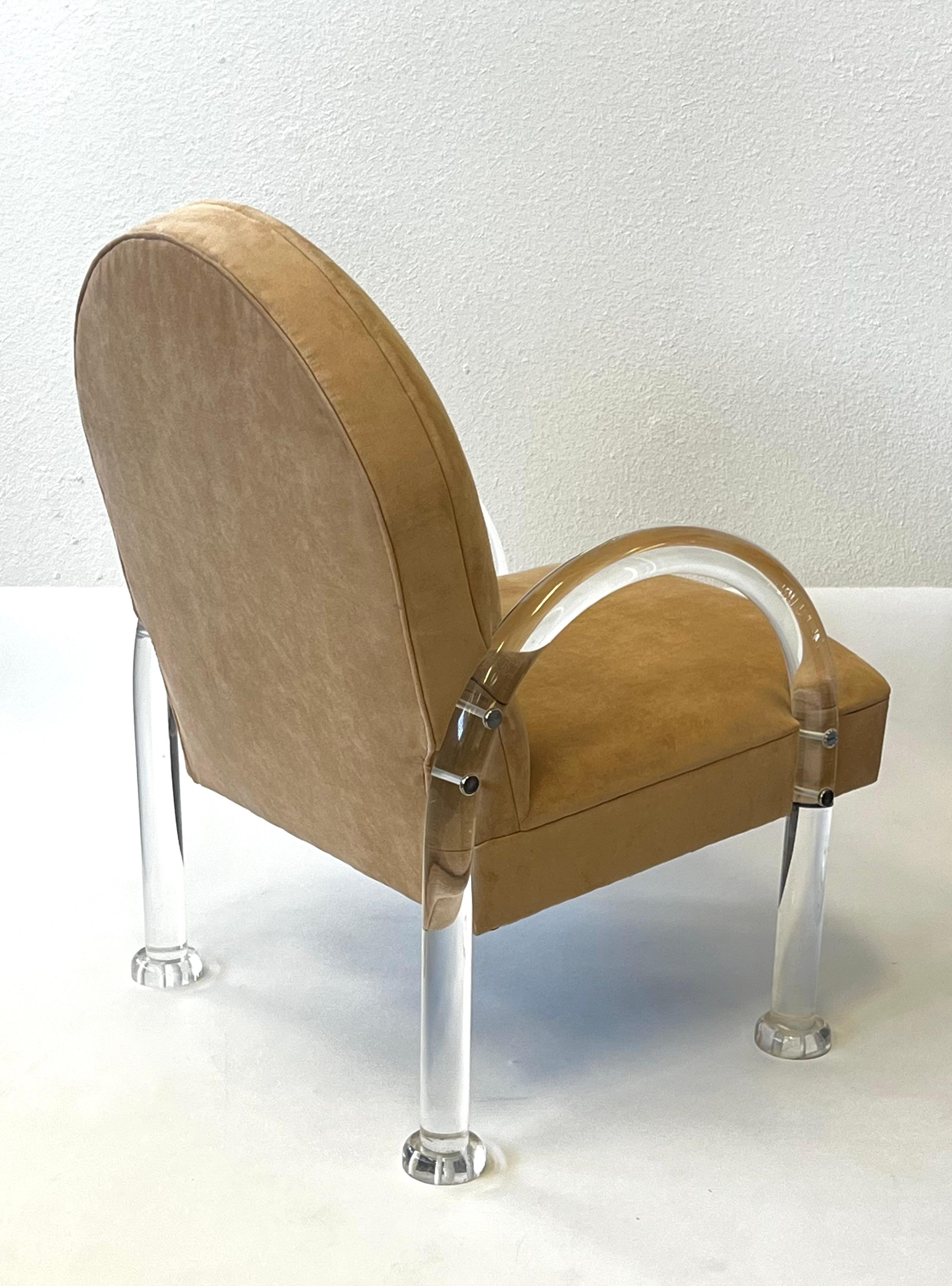 Fine XX secolo Lucite Waterfall Lounge Chair di Pace in vendita