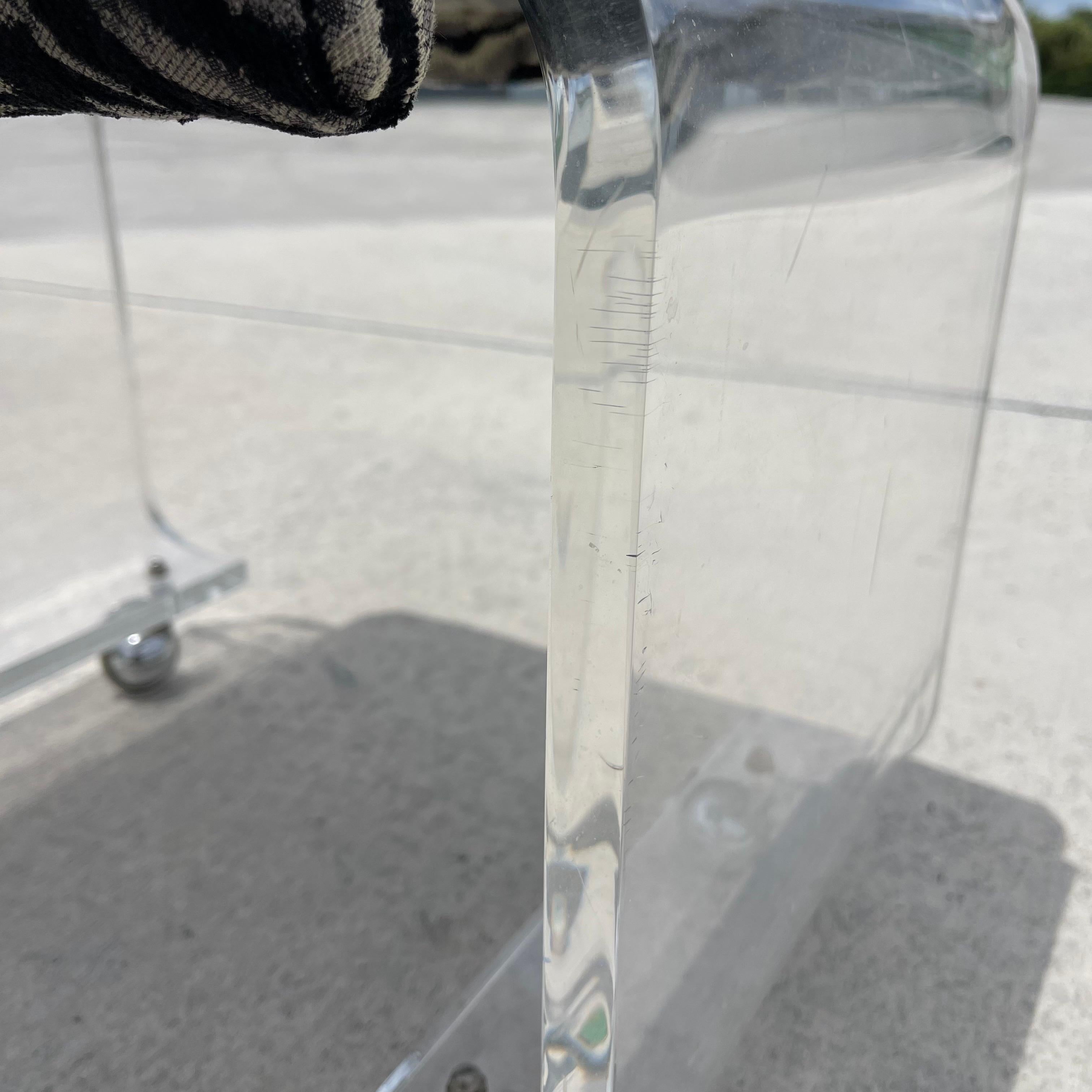 Sgabello o pouf a cascata in lucite su rotelle, Charles Hollis Jones in vendita 5