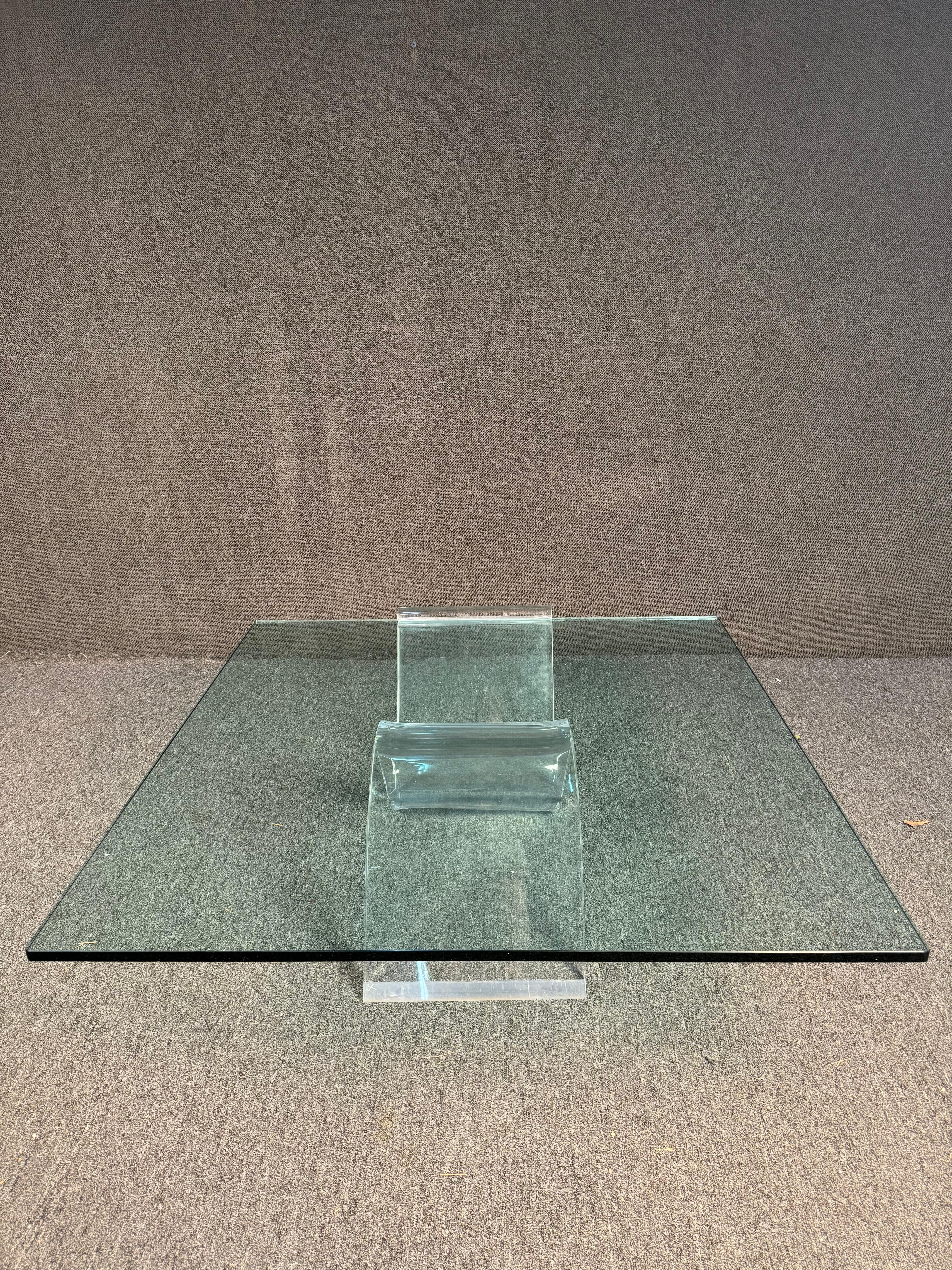 Lucite Wave Base Rectangle Glass Top Table basse moderne du milieu du siècle dernier en vente 5
