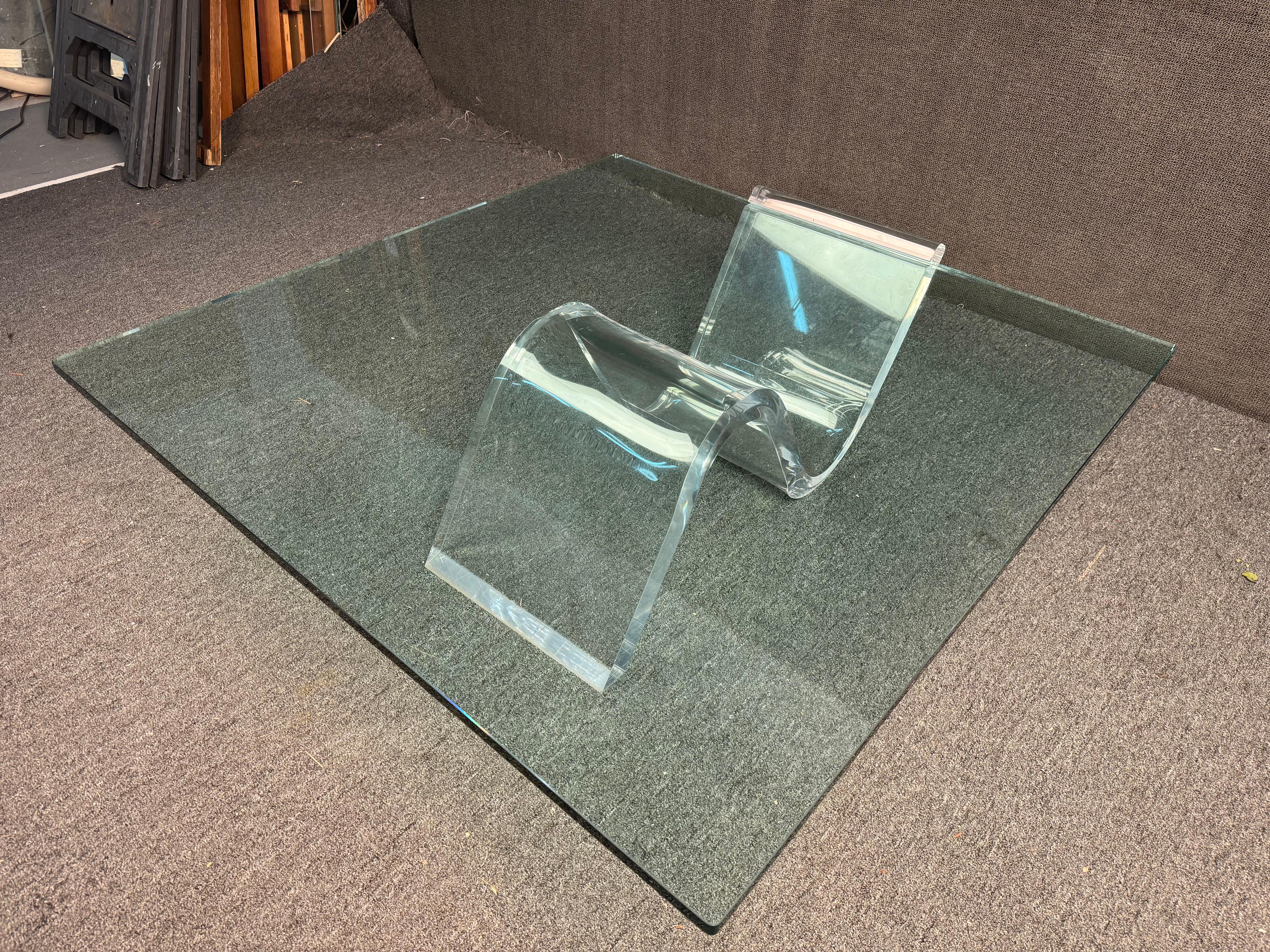 Lucite Wave Base Rectangle Glass Top Table basse moderne du milieu du siècle dernier en vente 6