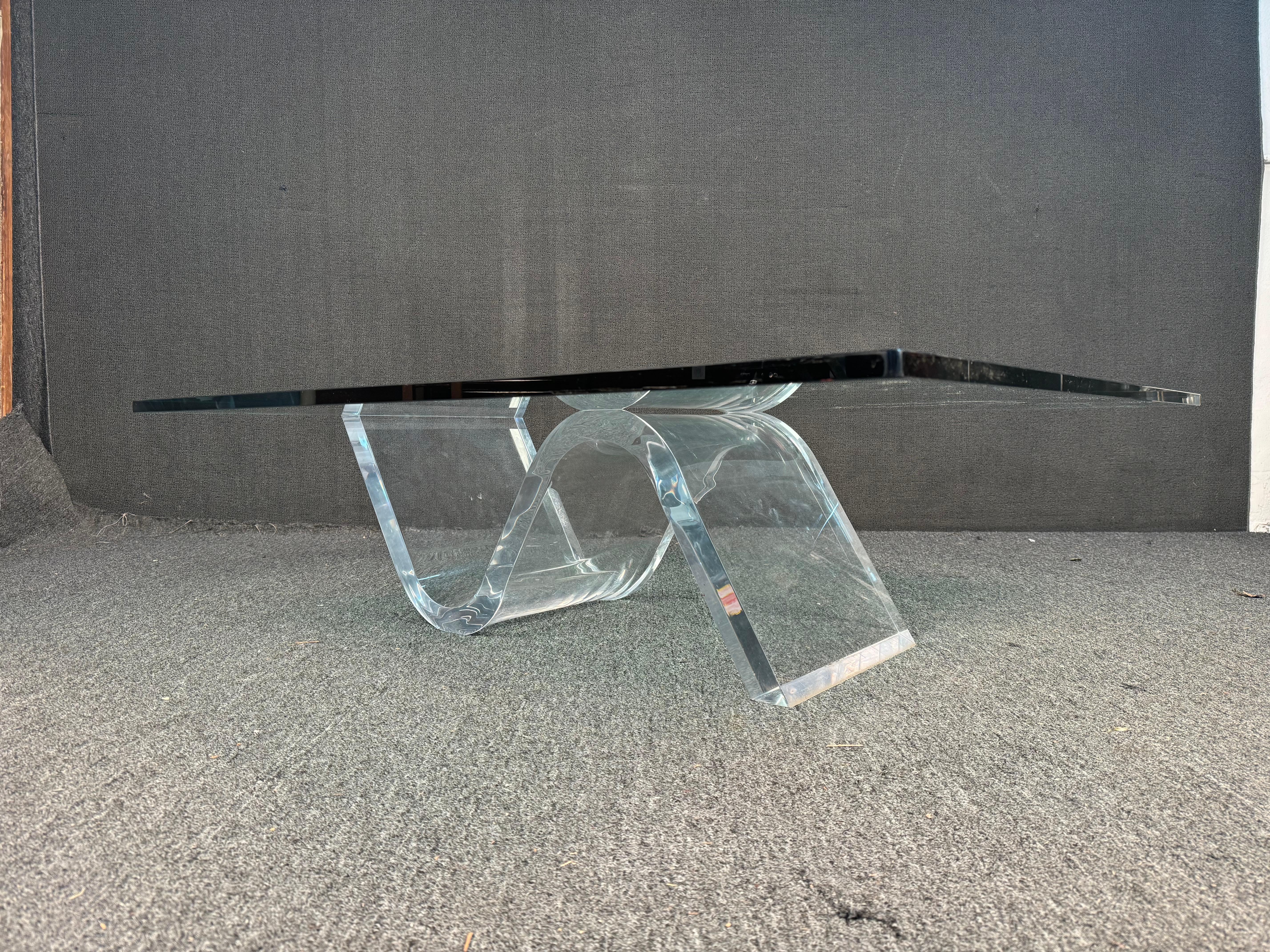 Mid-Century Modern Lucite Wave Base Rectangle Glass Top Table basse moderne du milieu du siècle dernier en vente