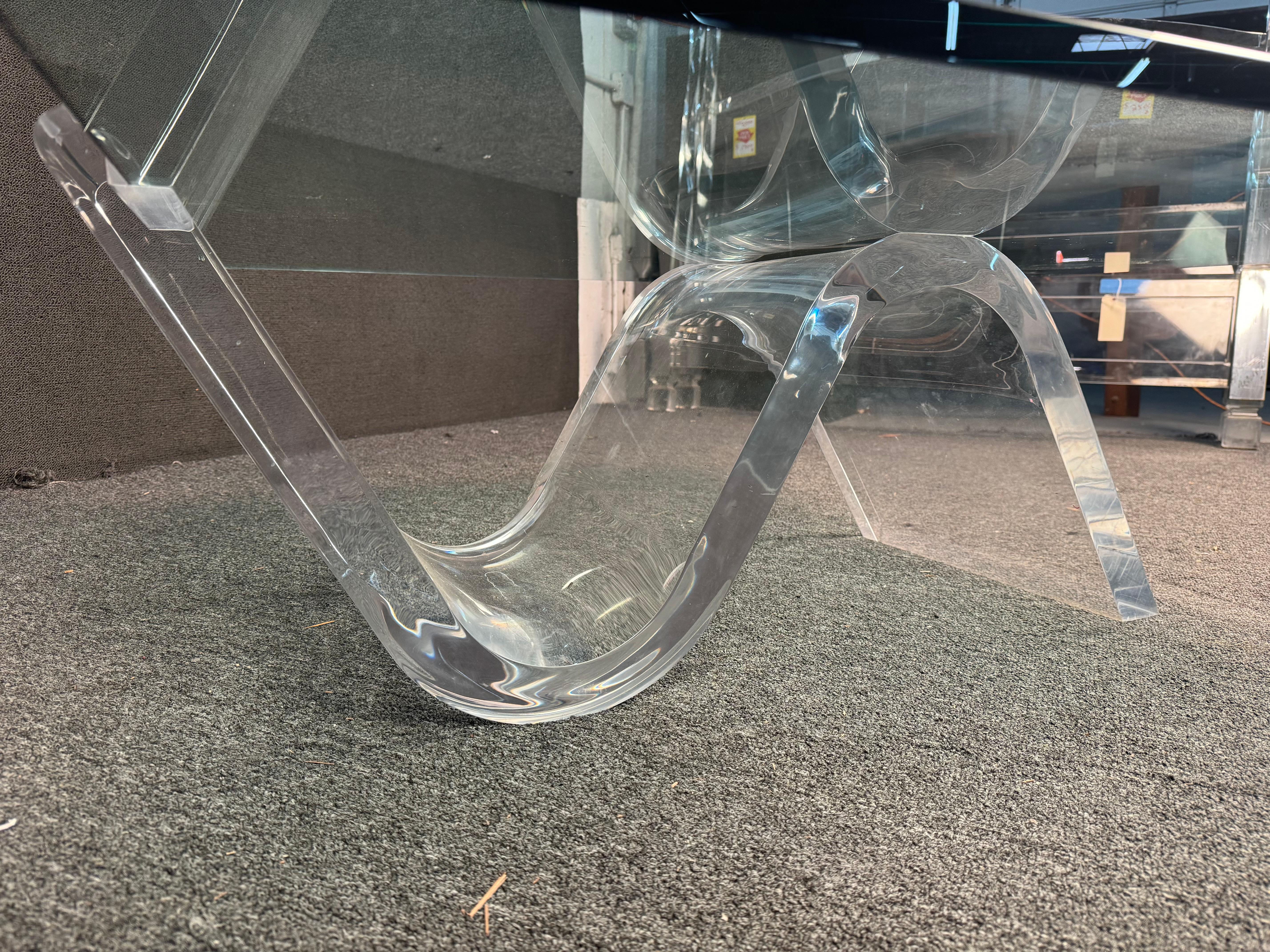 Lucite Wave Base Rectangle Glass Top Table basse moderne du milieu du siècle dernier en vente 1