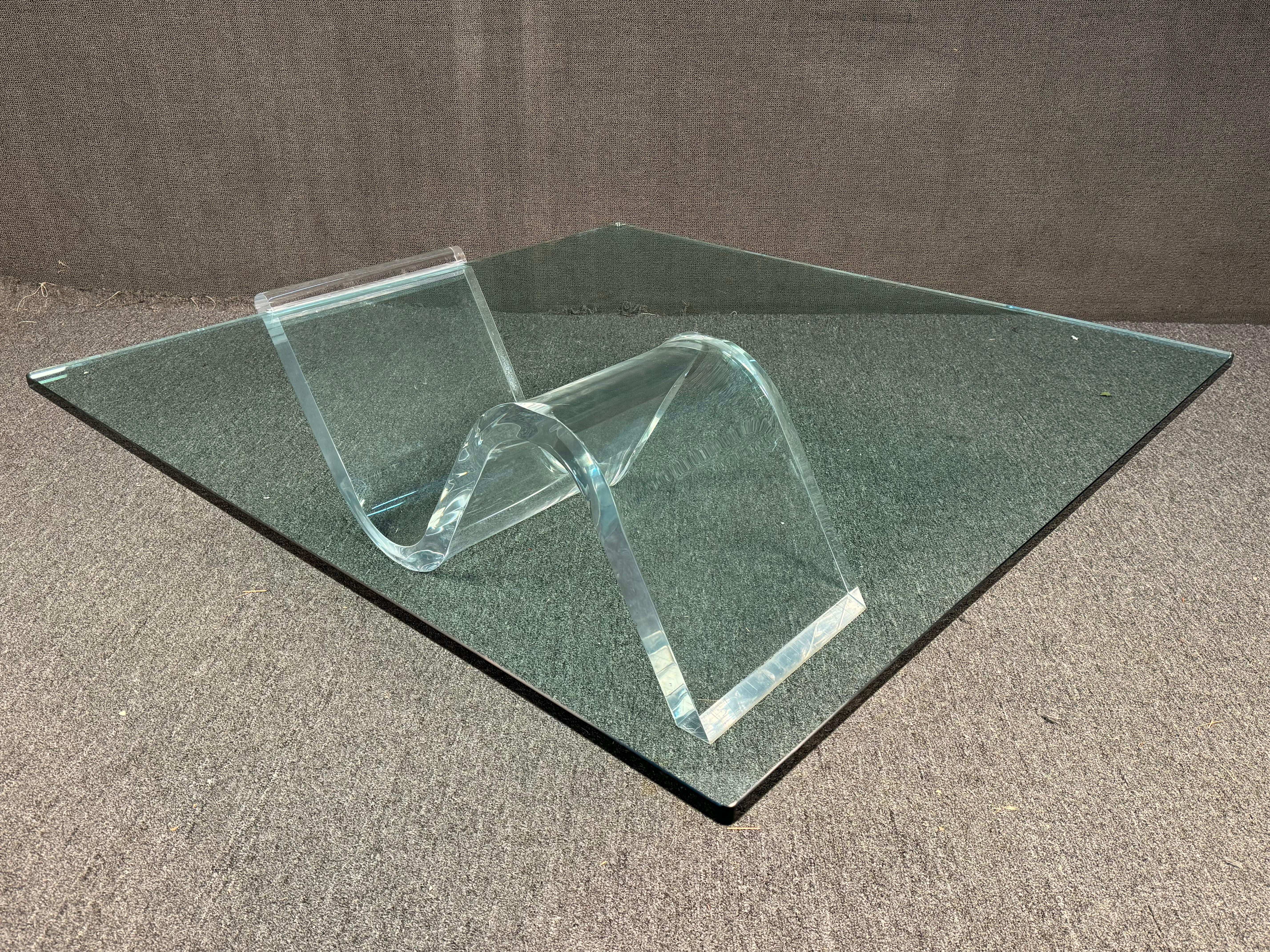 Lucite Wave Base Rectangle Glass Top Table basse moderne du milieu du siècle dernier en vente 2