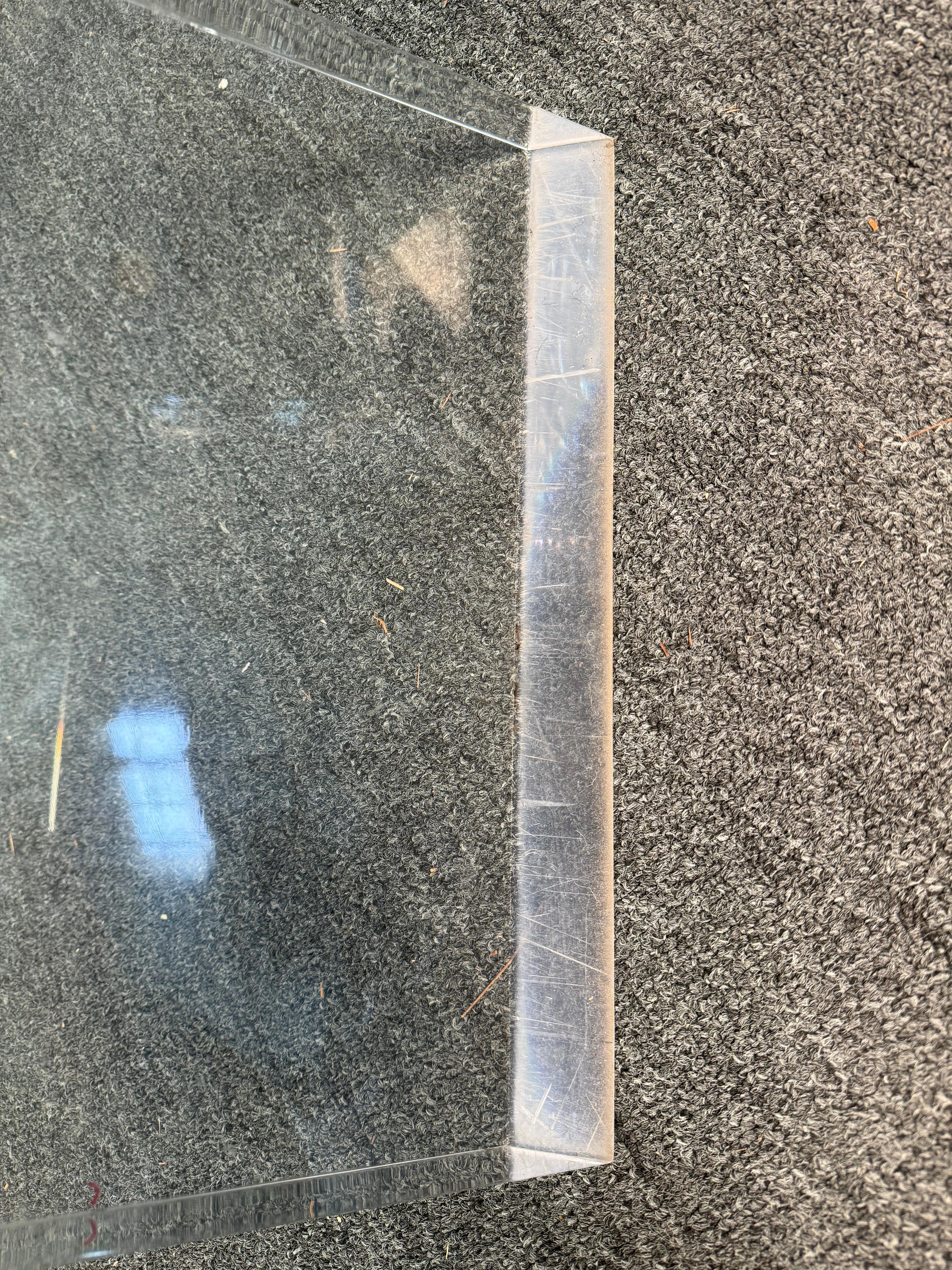 Lucite Wave Base Rectangle Glass Top Table basse moderne du milieu du siècle dernier en vente 4