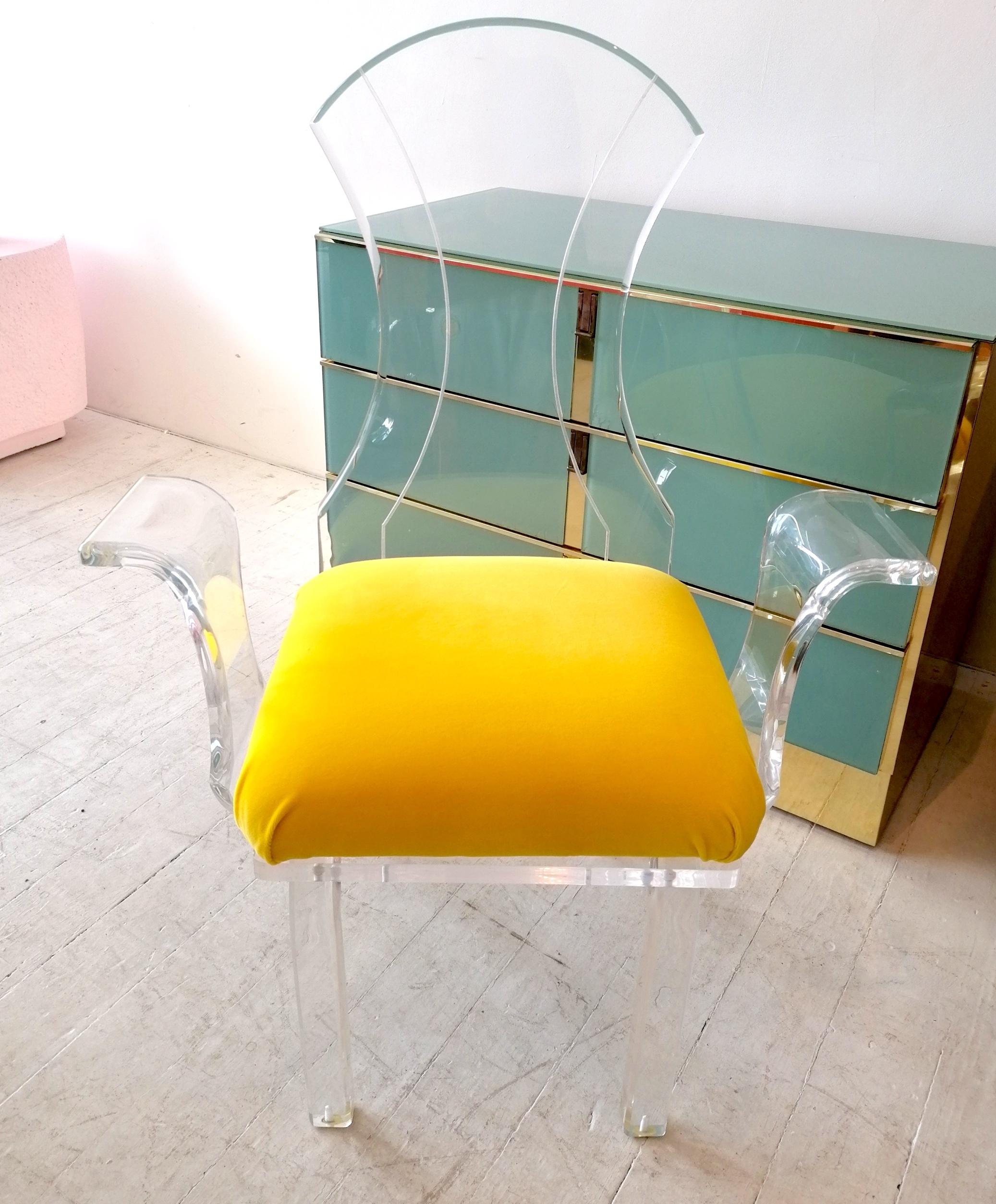 Lucite wing-arm dining or side chairs with yellow velvet seat pads, USA 1980s In Good Condition In Hastings, GB